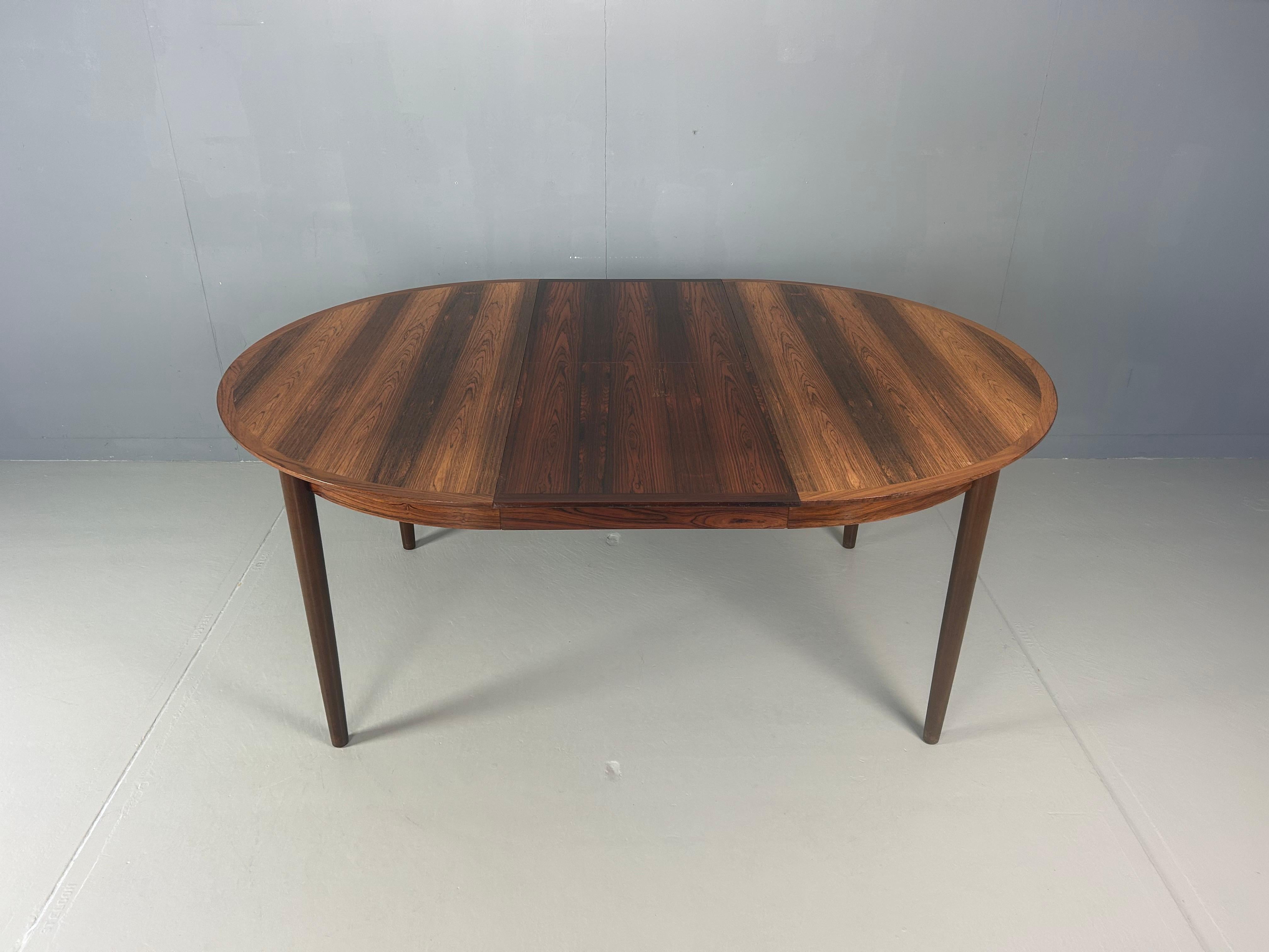Table de salle à manger ovale/ronde à rallonge The Moderns, 1960, Danemark Bon état - En vente à The Hague, NL