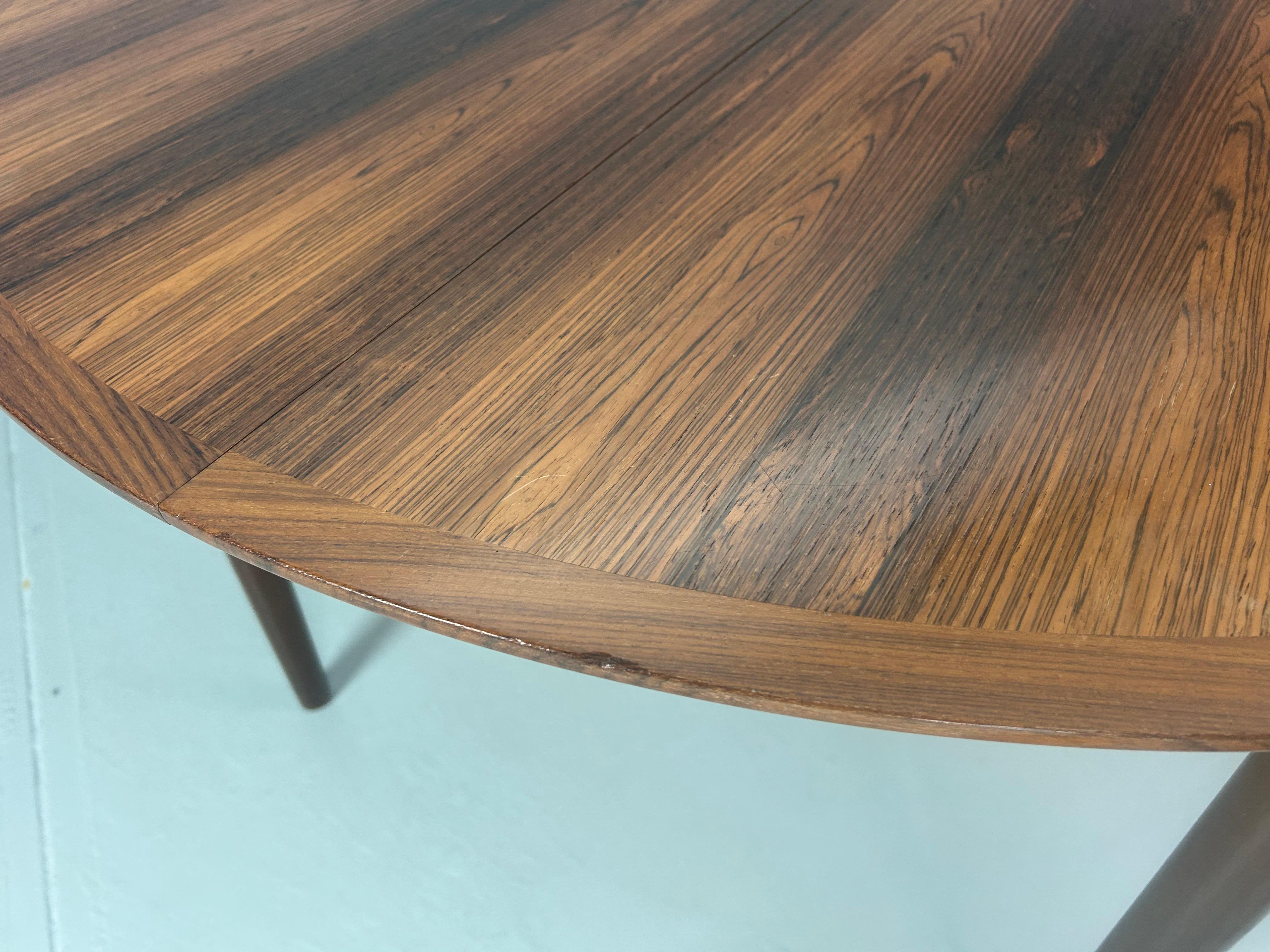 Milieu du XXe siècle Table de salle à manger ovale/ronde à rallonge The Moderns, 1960, Danemark en vente