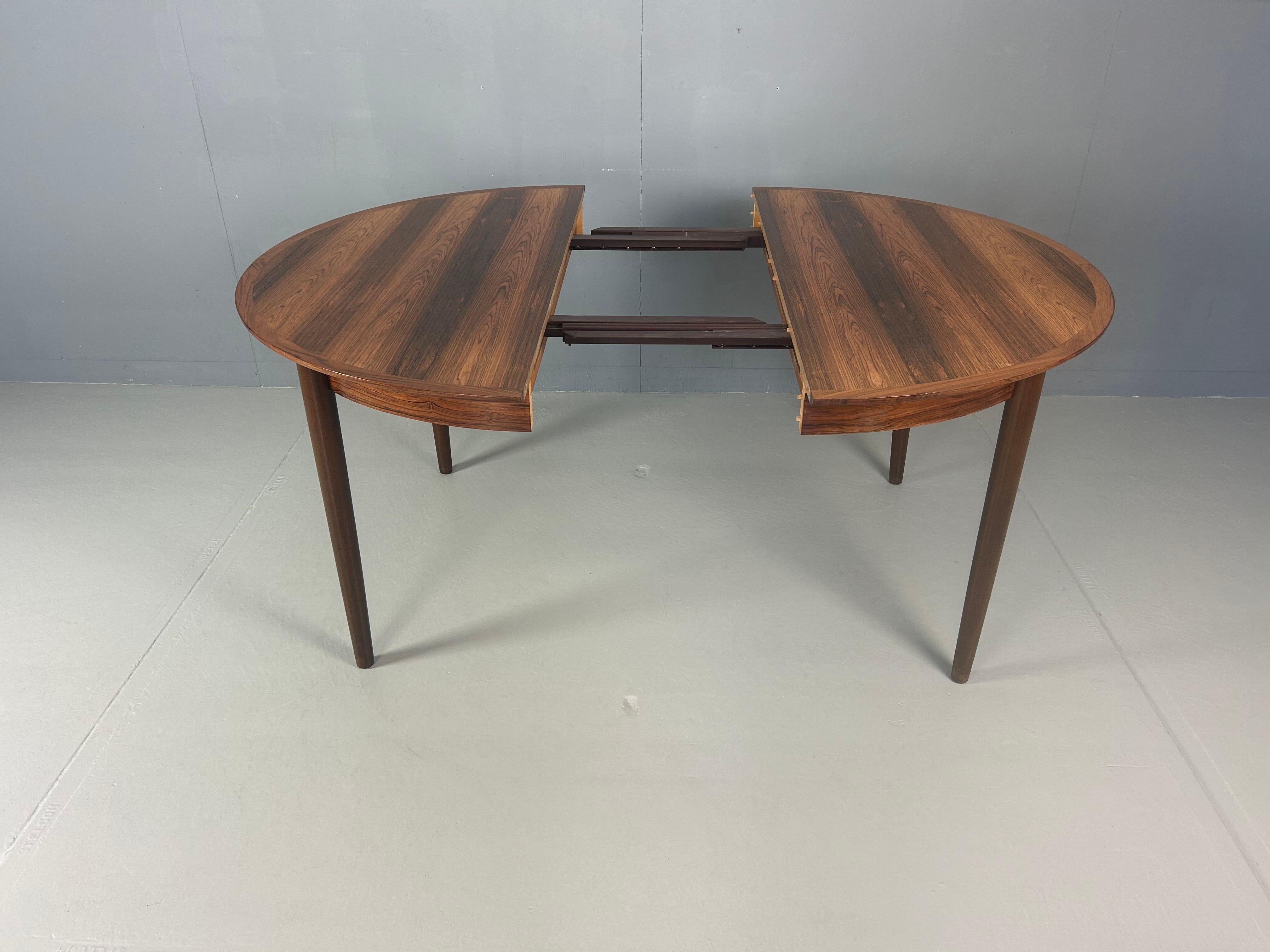 Table de salle à manger ovale/ronde à rallonge The Moderns, 1960, Danemark en vente 2