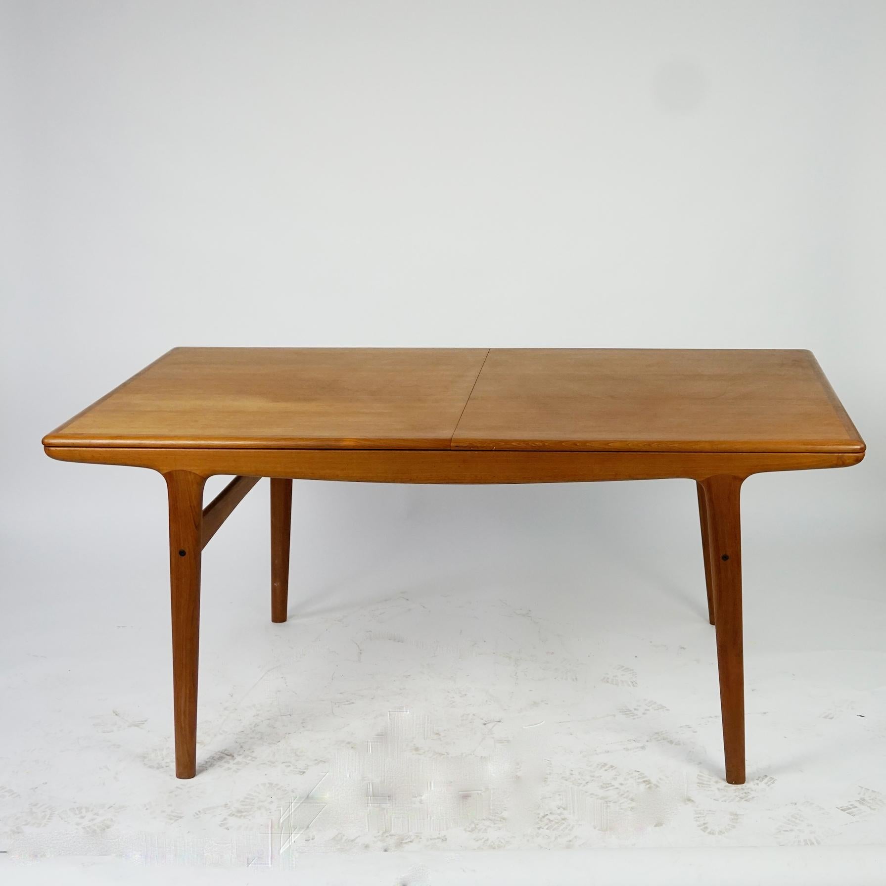 Danish Scandinavian Modern Extendable Teak Dining Table by A. H. Olsen for Mogens Kold