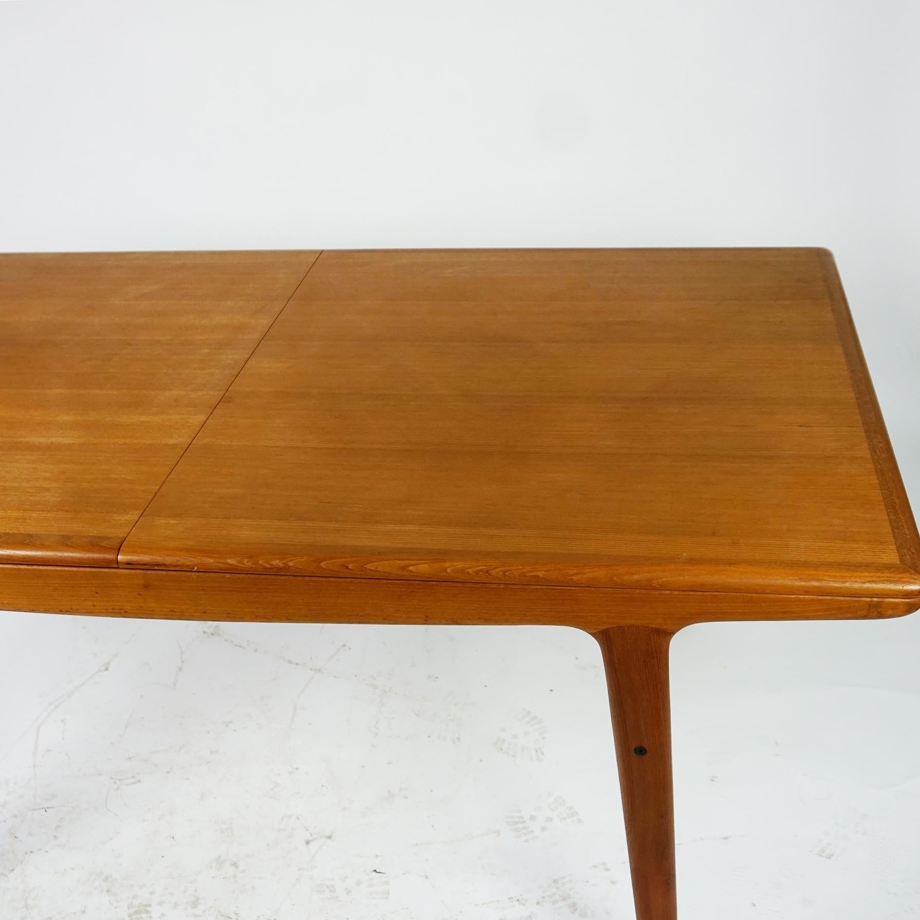 Mid-20th Century Scandinavian Modern Extendable Teak Dining Table by A. H. Olsen for Mogens Kold