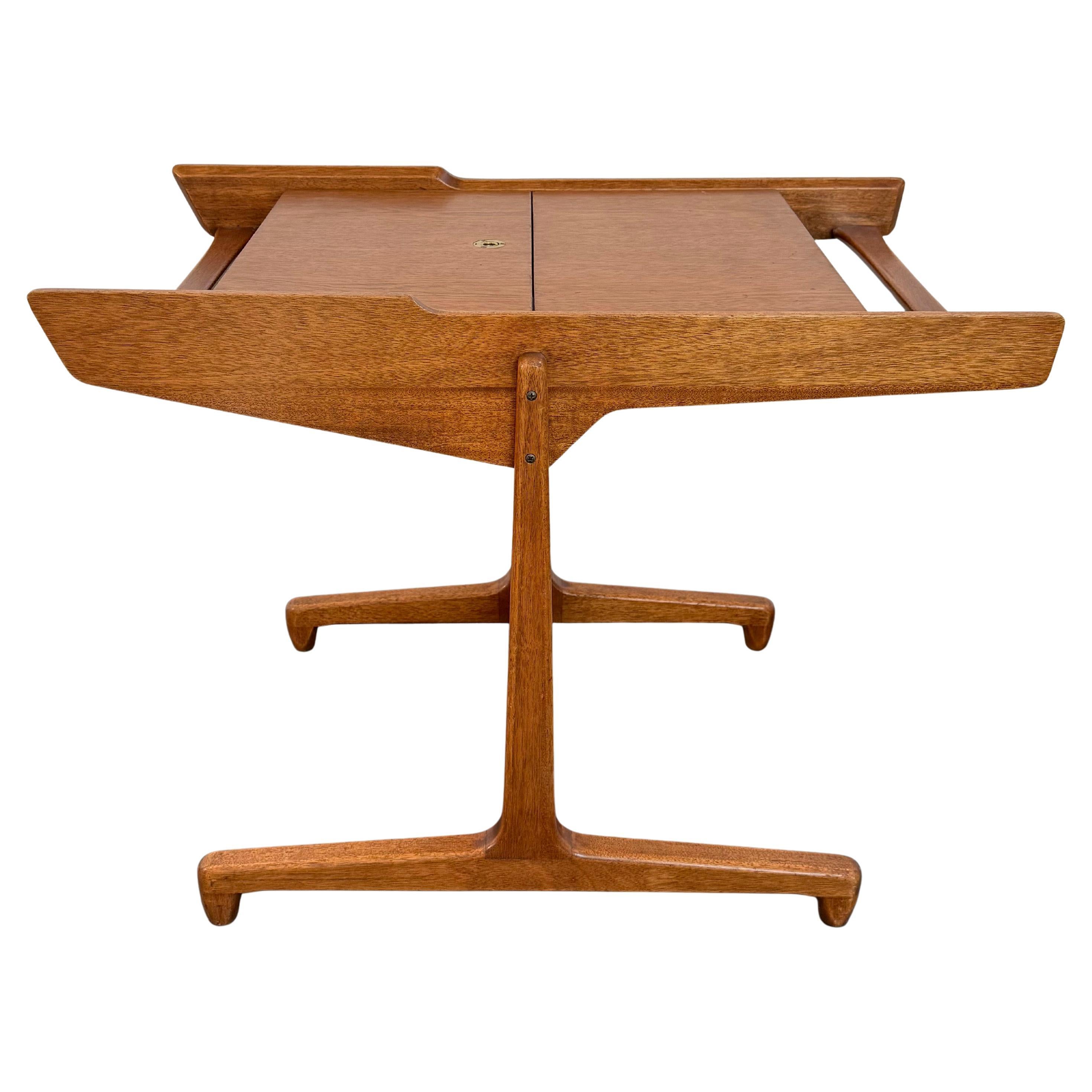 Mesa auxiliar extensible escandinava moderna de teca en venta