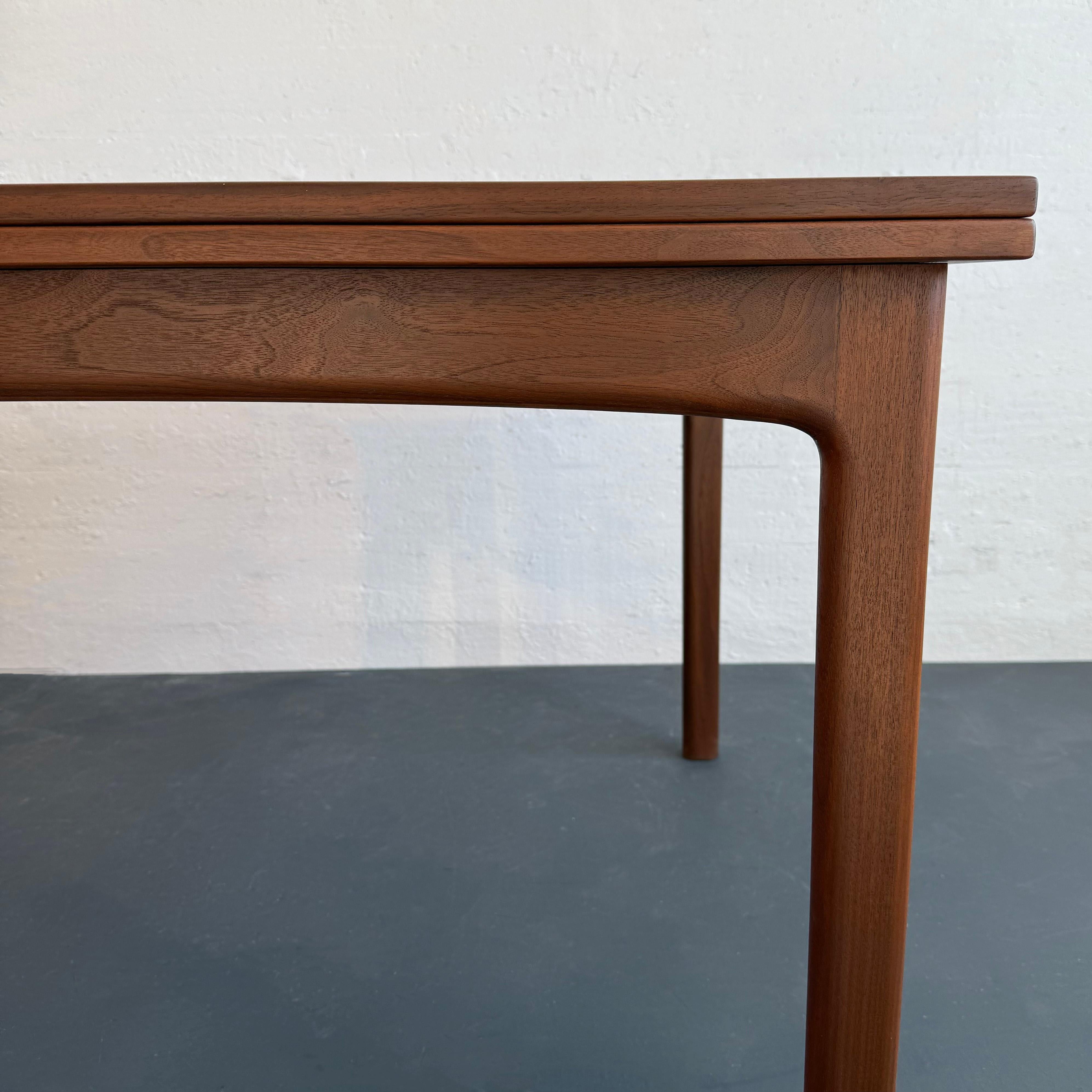 Scandinavian Modern Flip Top Expanding Dining Table By Folke Ohlsson For DUX In Good Condition For Sale In Brooklyn, NY