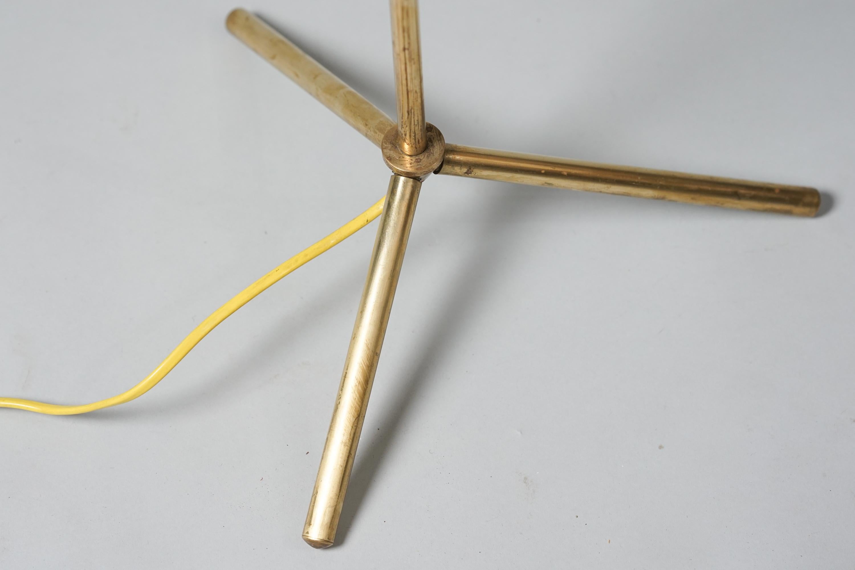 Scandinavian Modern Floor Lamp, 1950s, Finland In Good Condition For Sale In Helsinki, Uusimaa