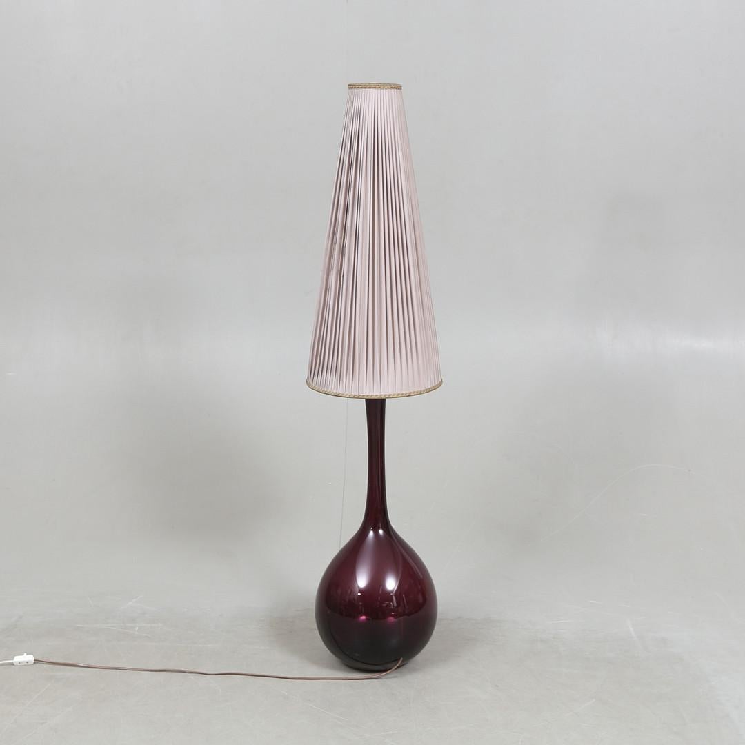 Lámpara de pie moderna escandinava de Arthur Percy para Gullaskruf Escandinavo moderno en venta