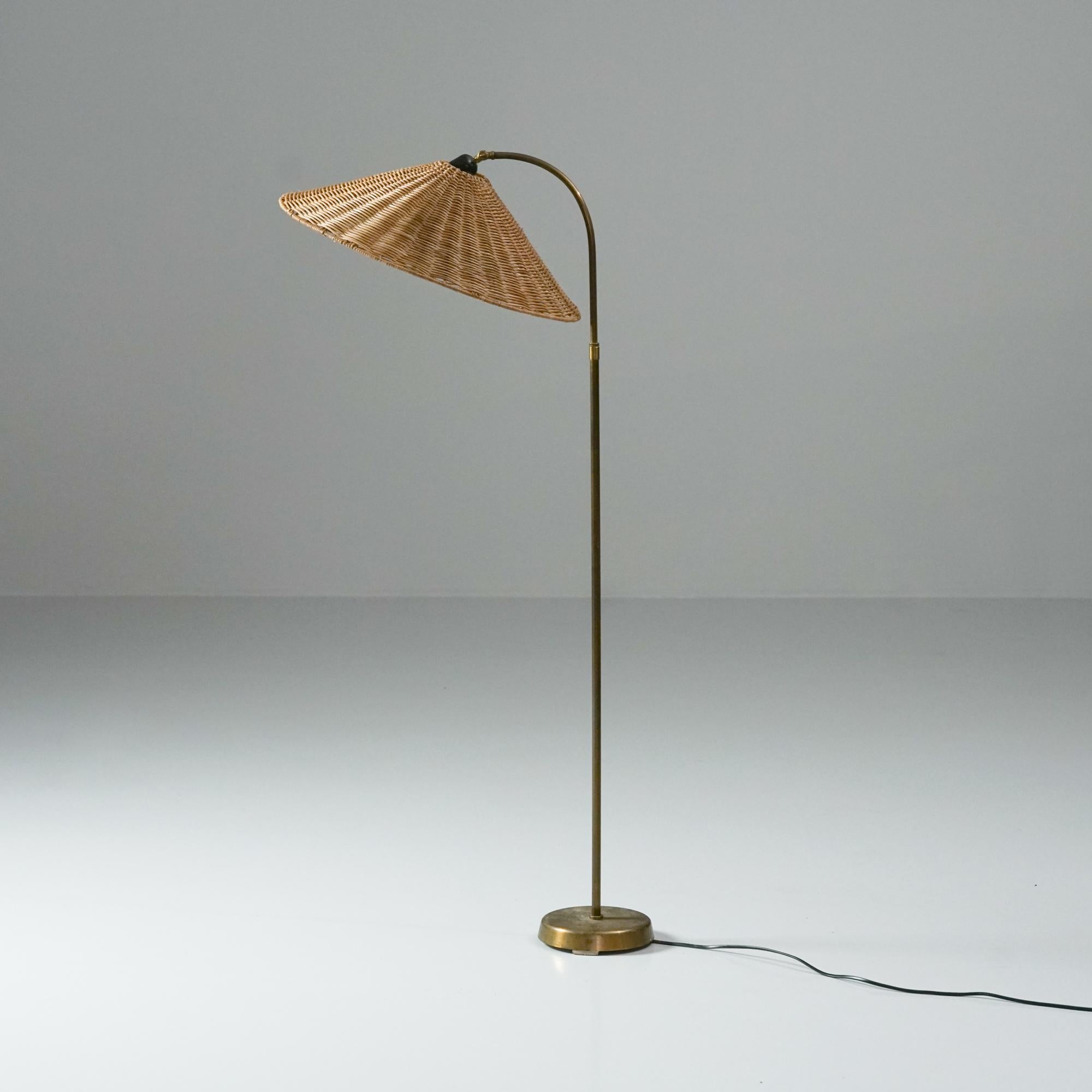 Scandinavian Modern Floor Lamp, Finland, 1950s For Sale 1