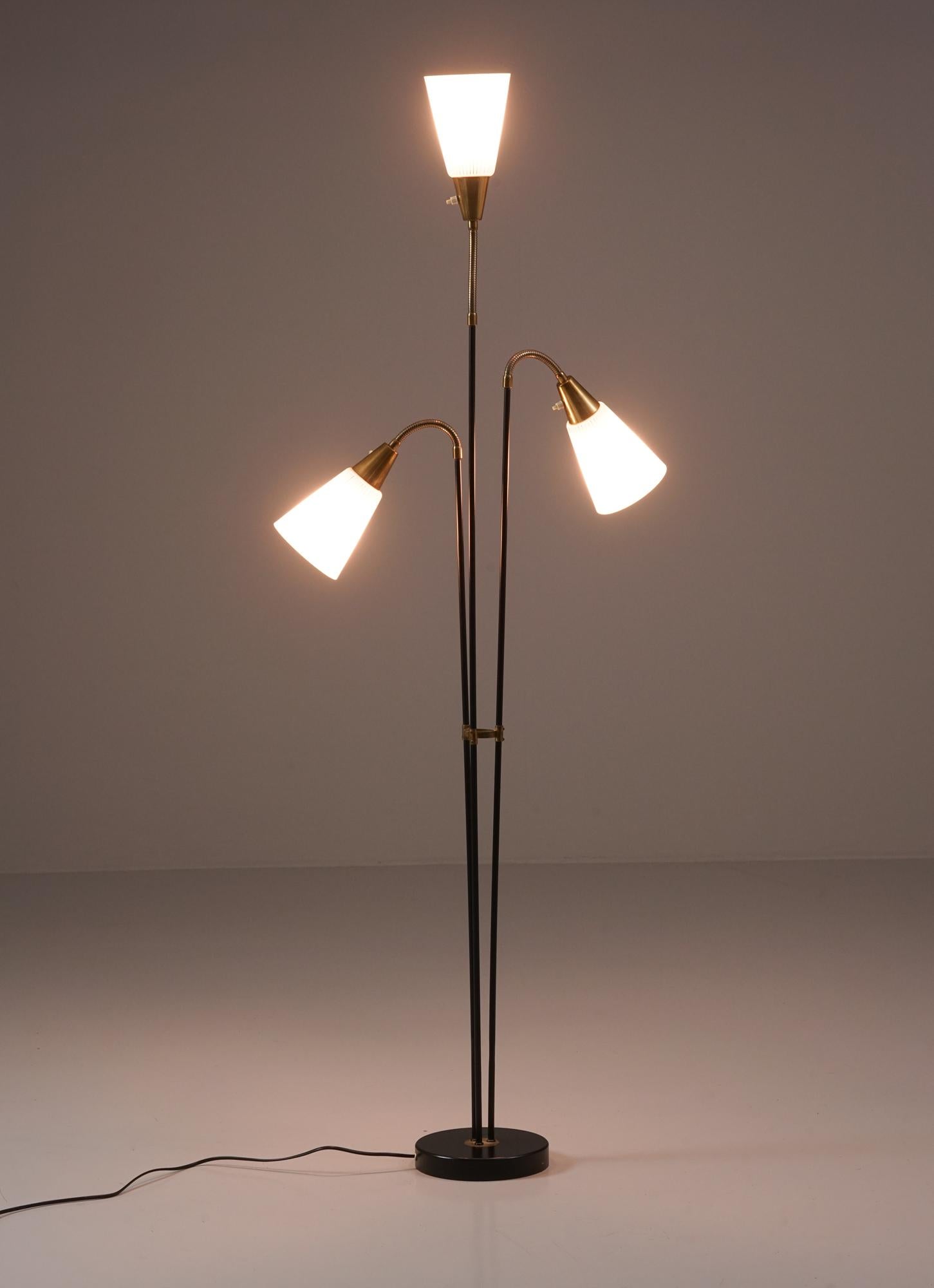 Métal Lampadaire moderne scandinave, Finlande, années 1950 en vente
