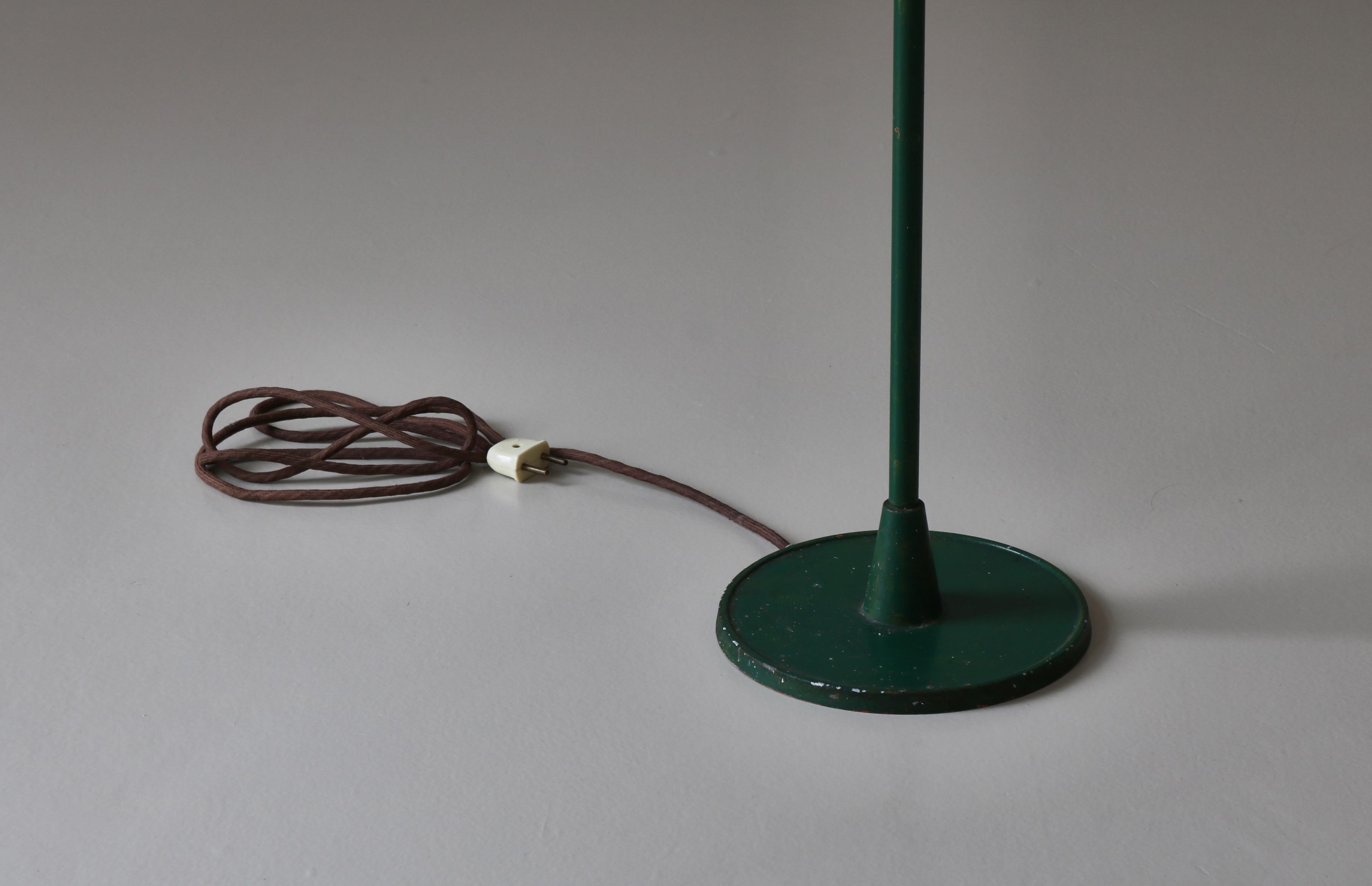 Scandinavian Modern Floor Lamp Green Lacquered Metal, 1940s For Sale 6