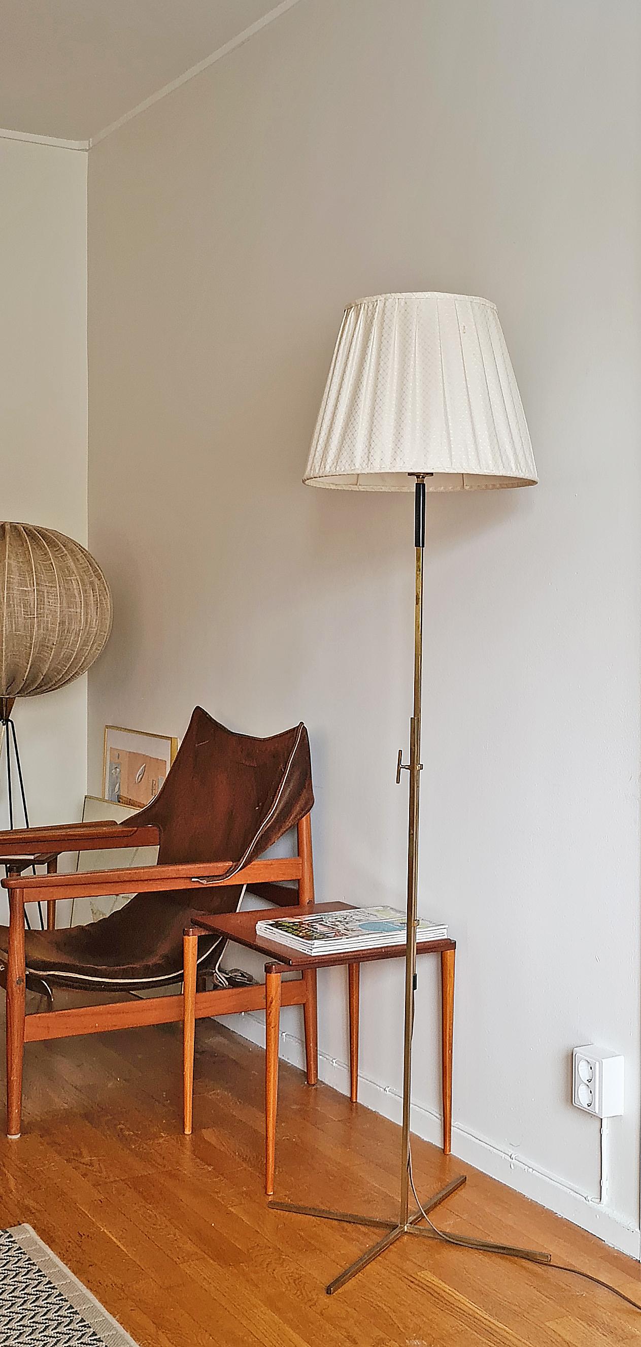 Lampadaire moderne scandinave en laiton de Lilux, Suède, années 1960 Bon état - En vente à Örebro, SE