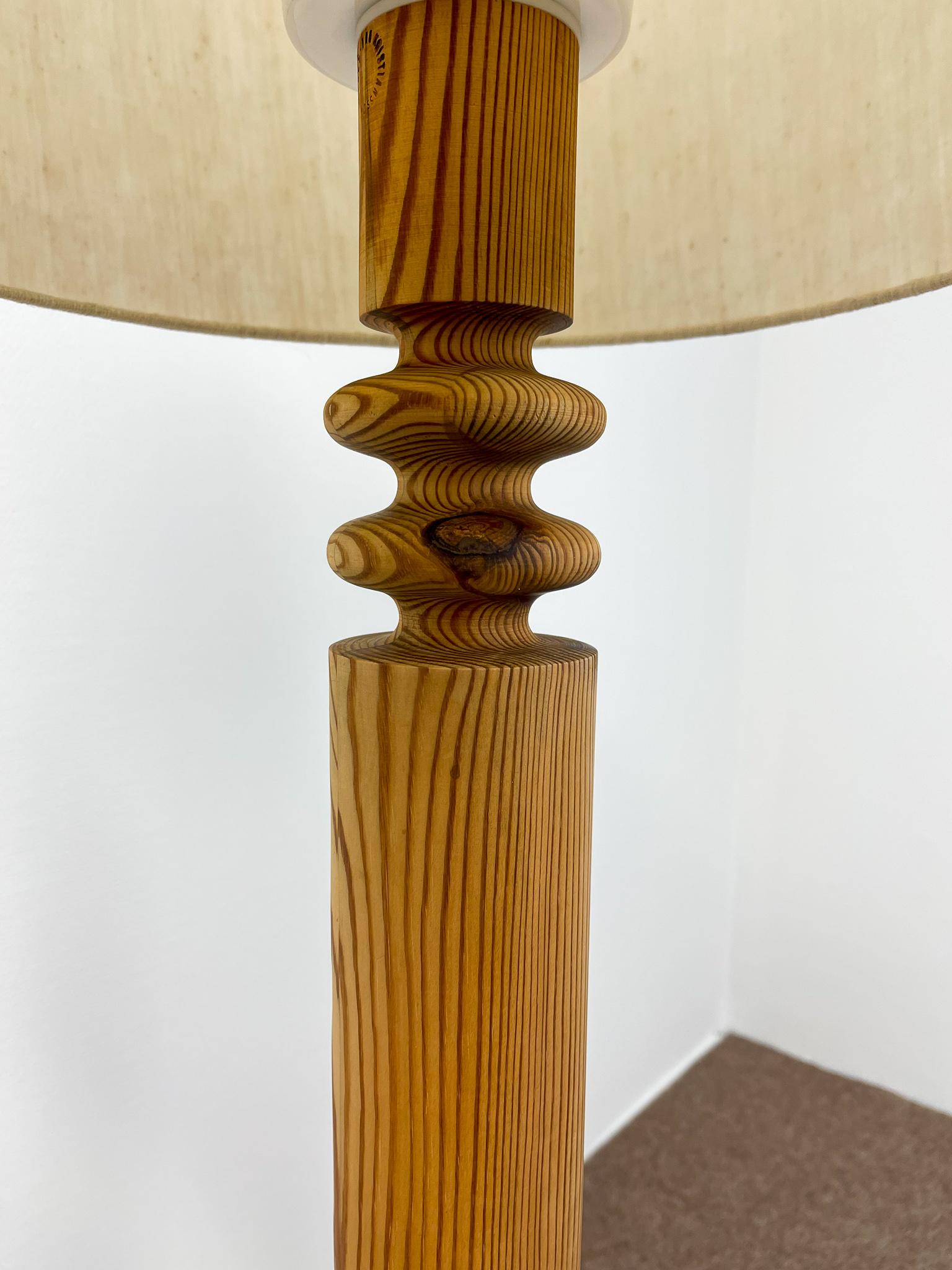 Scandinavian Modern Floor Lamp in Pine Uno Kristiansson, Sweden, 1970s 3