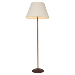 Scandinavian Modern Floor-Lamp, Rattan
Hammered Copper Base, Finland 1940s Scandinavian Modern Floor-Lamp, Rattan
Hammered Copper Base, Finland 1940s