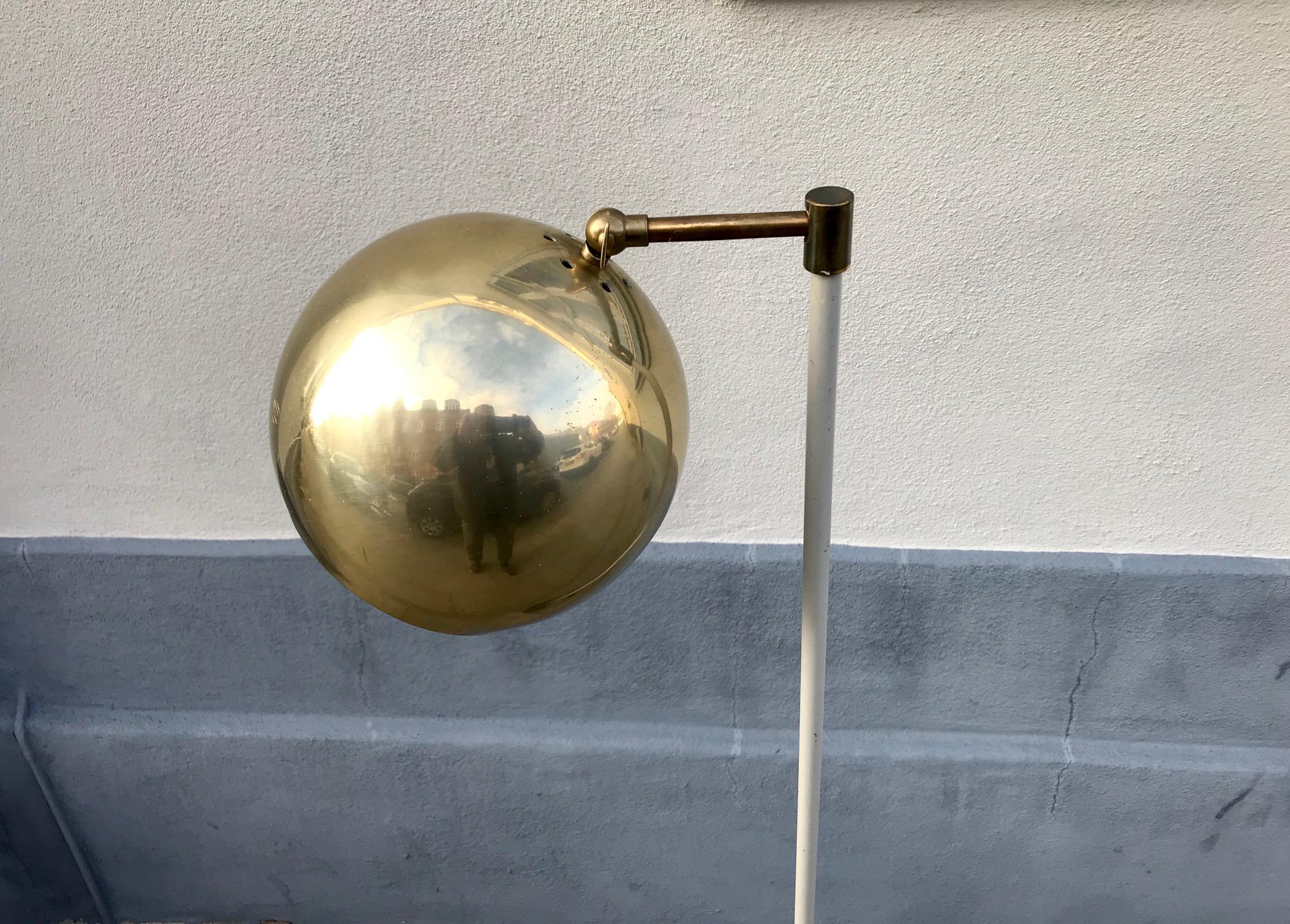 Unusual Scandinavian floor lamp with an adjustable spherical shade in brass. Anonymous maker/design in the style of Verner Panton and Stilnovo. The shade is adjustable up/down and from side to side. Measures: Height 125 cm. Shade diameter 20 cm.