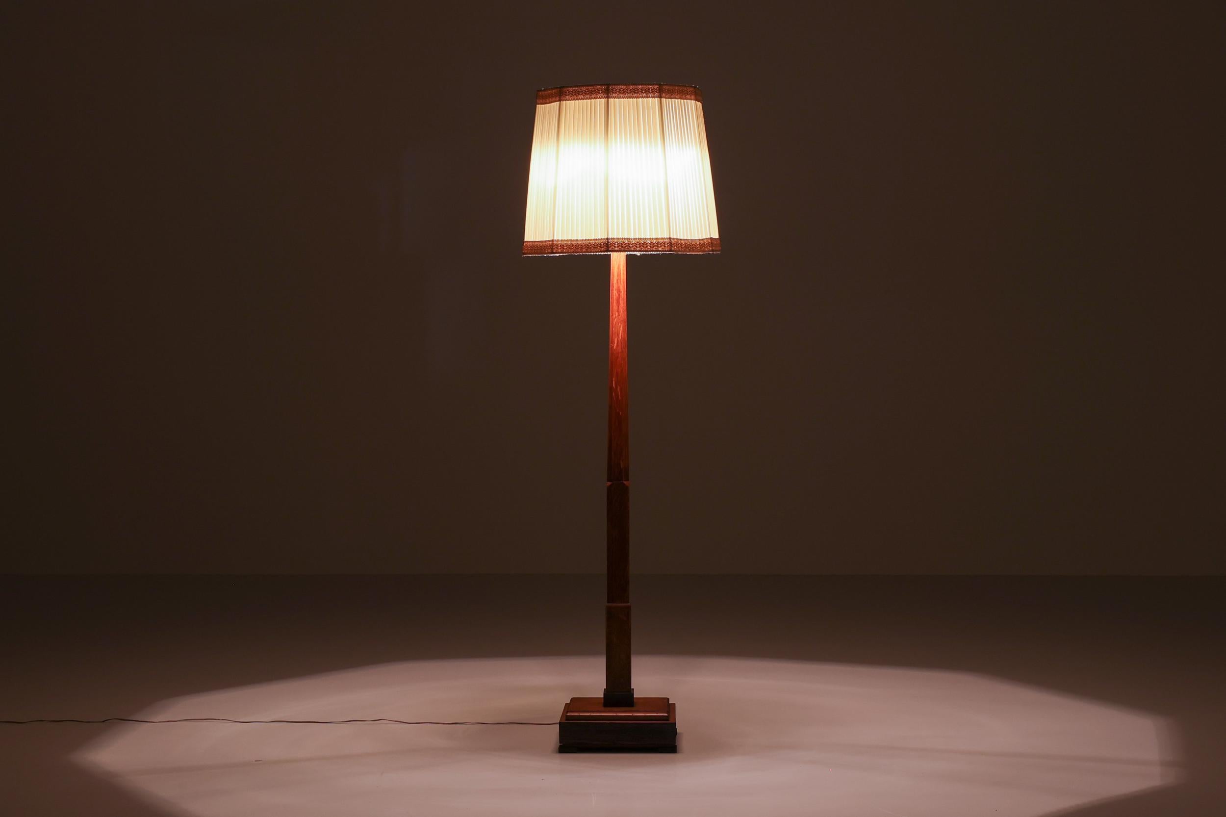 Scandinavian Modern Floor Lamp with Wooden Base, Sweden, 1960's In Excellent Condition In Antwerp, BE
