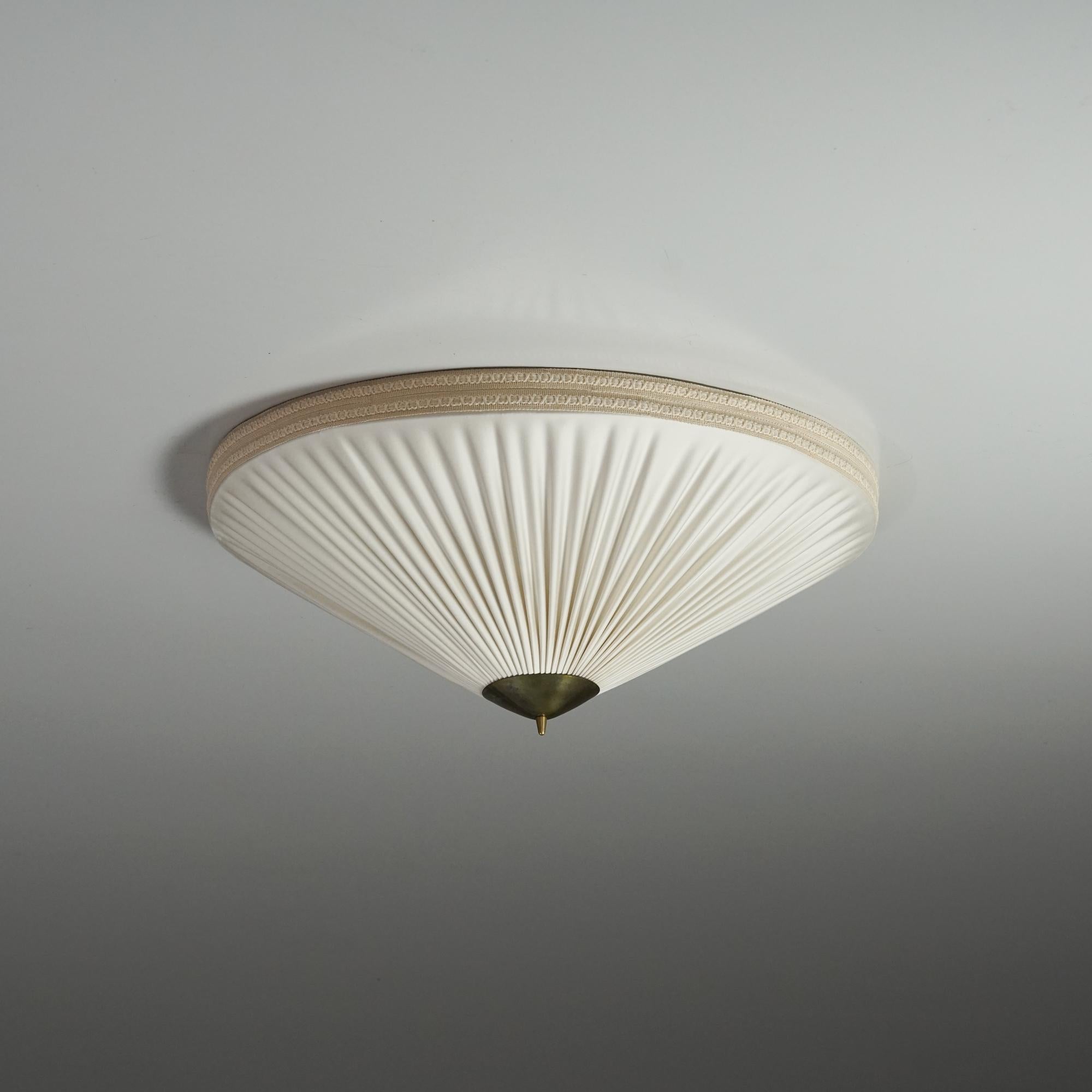 Scandinavo moderno The Modern Scandinavian Modern Flush Mount, Finlandia, anni '50 in vendita