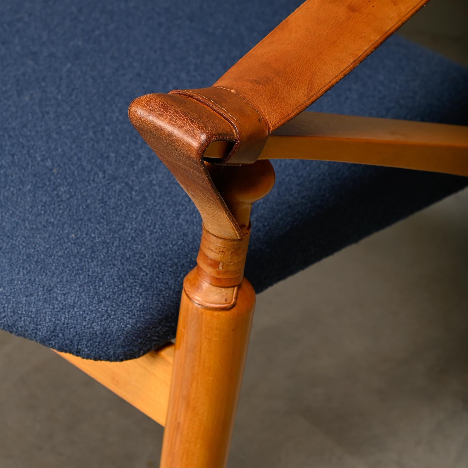 Sedia da salotto Safari pieghevole The Modern Scandinavian in legno di faggio e tessuto blu in vendita 4