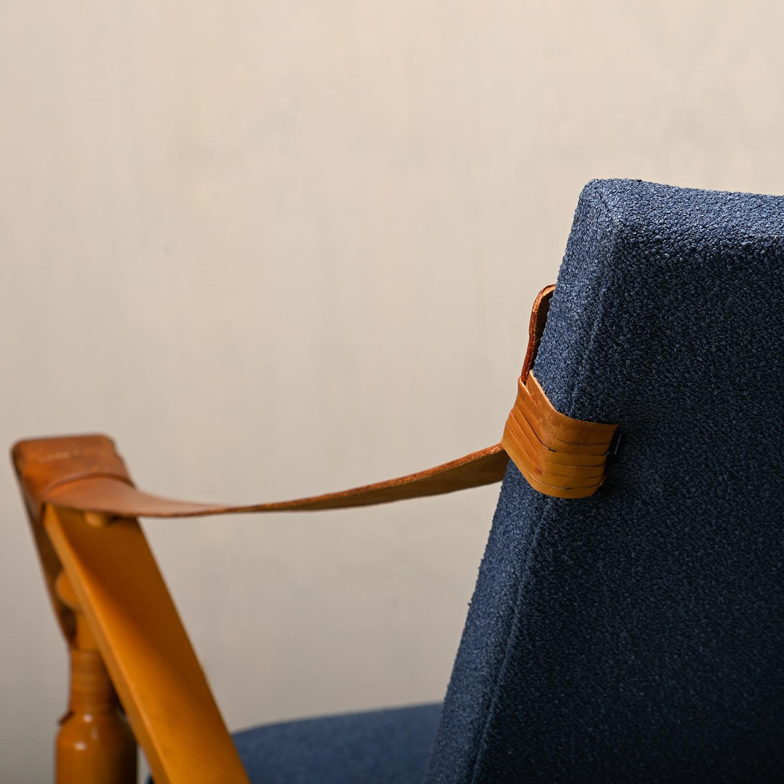 Sedia da salotto Safari pieghevole The Modern Scandinavian in legno di faggio e tessuto blu in vendita 8