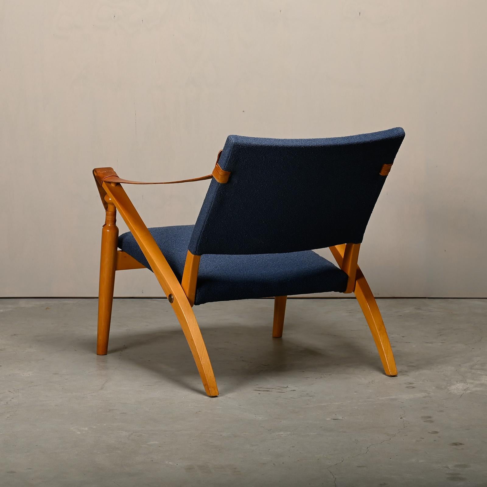 Svedese Sedia da salotto Safari pieghevole The Modern Scandinavian in legno di faggio e tessuto blu in vendita