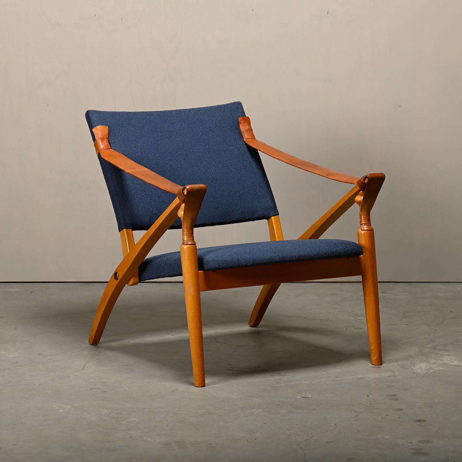 Metà XX secolo Sedia da salotto Safari pieghevole The Modern Scandinavian in legno di faggio e tessuto blu in vendita