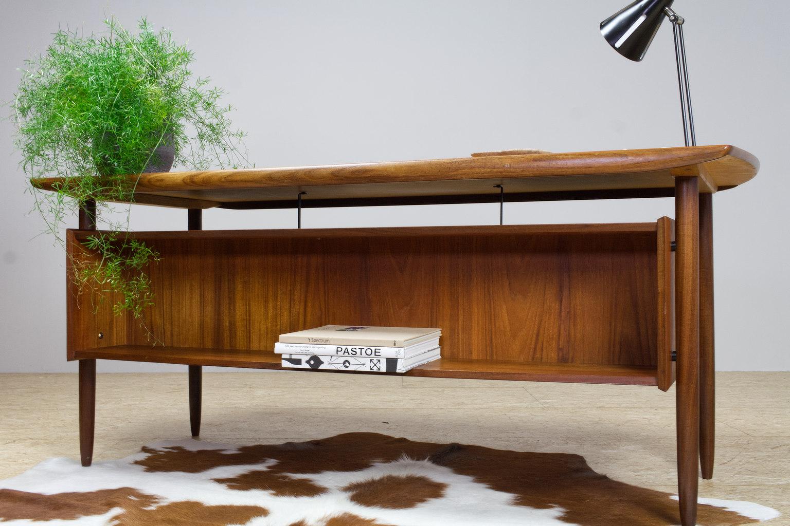 Mid-20th Century Scandinavian Modern Freestanding Teak Desk, Manner of Peter Løvig Nielsen, 1960s