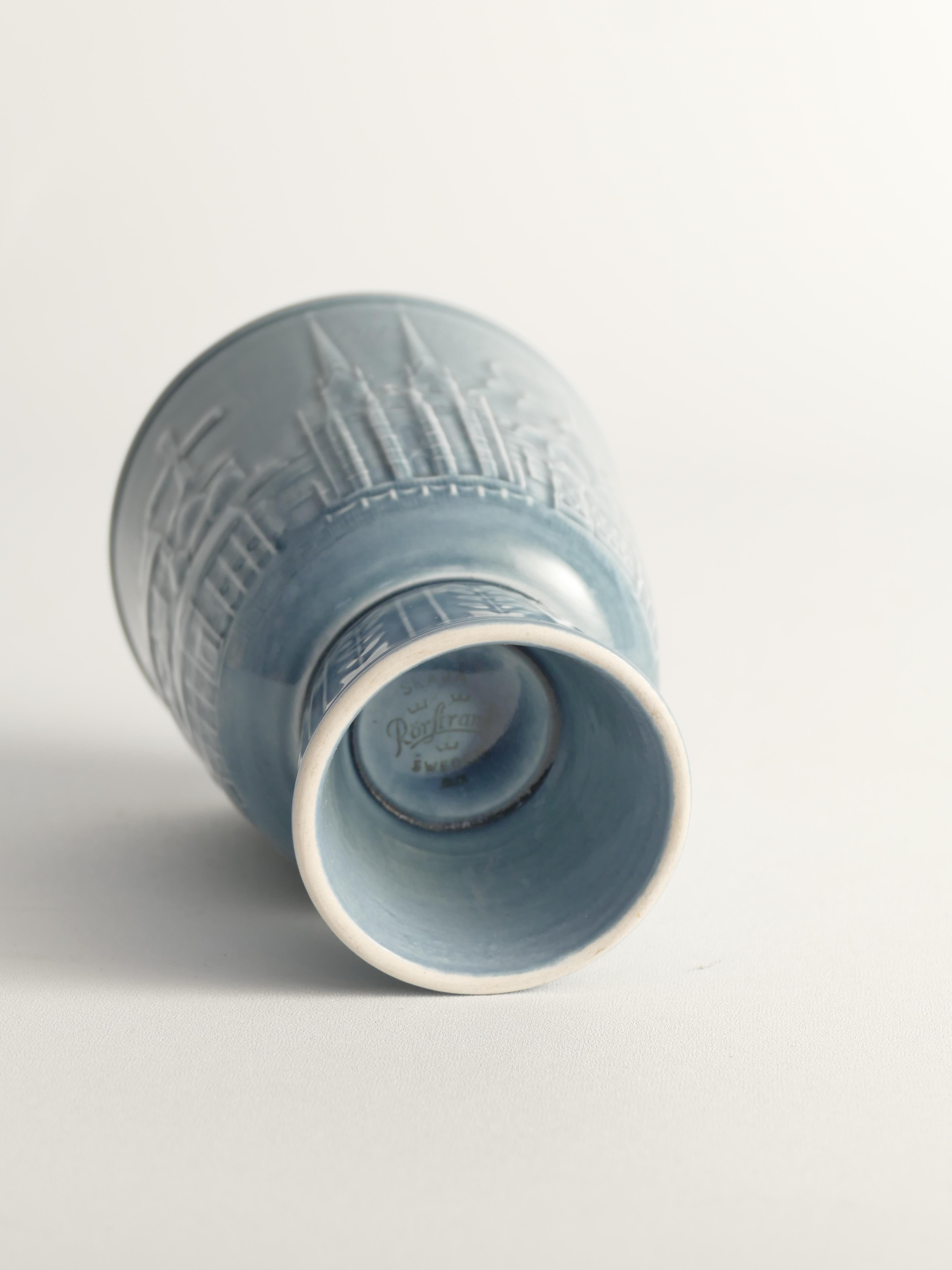 Vaso blu francese The Modern Scandinavian di Gunnar Nylund per Rörstrand, Svezia 1950 in vendita 2