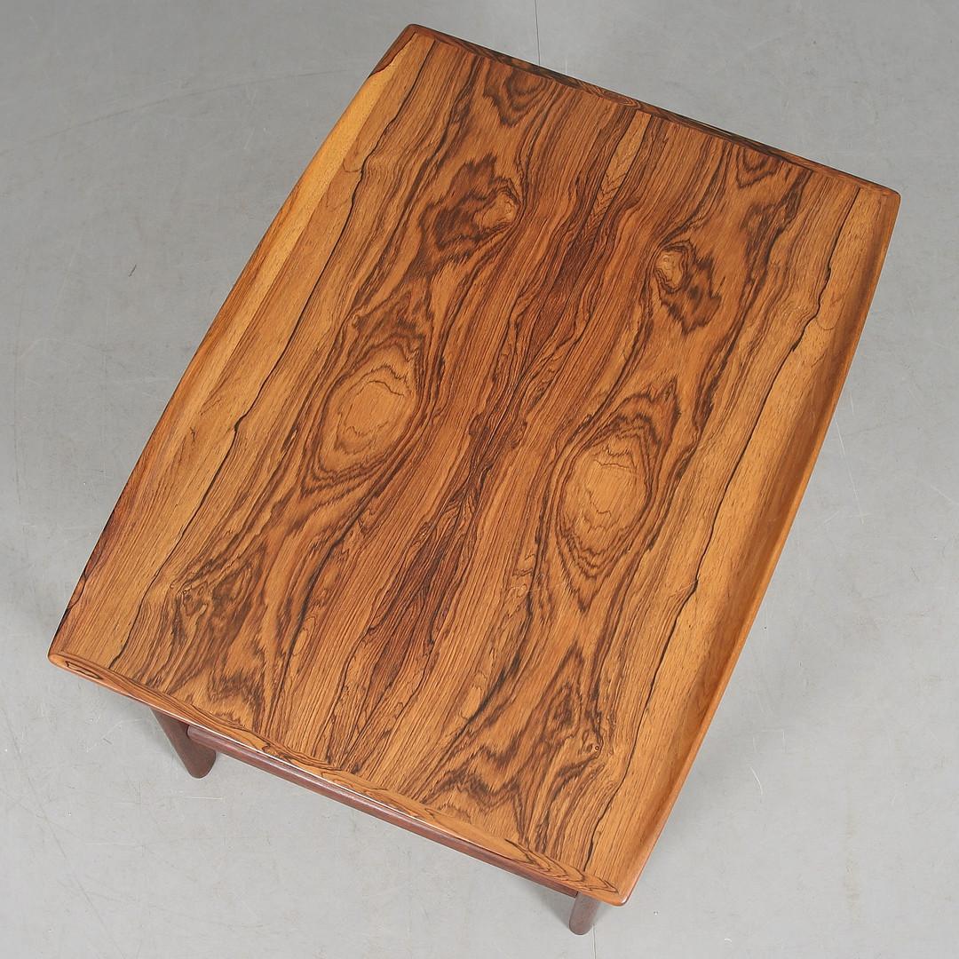 Hard wood frame with tabletop. Designed in the early 1960s by Folke Ohlsson for Bra-Bohag /Tingströms Sweden.
Good vintage original condition.