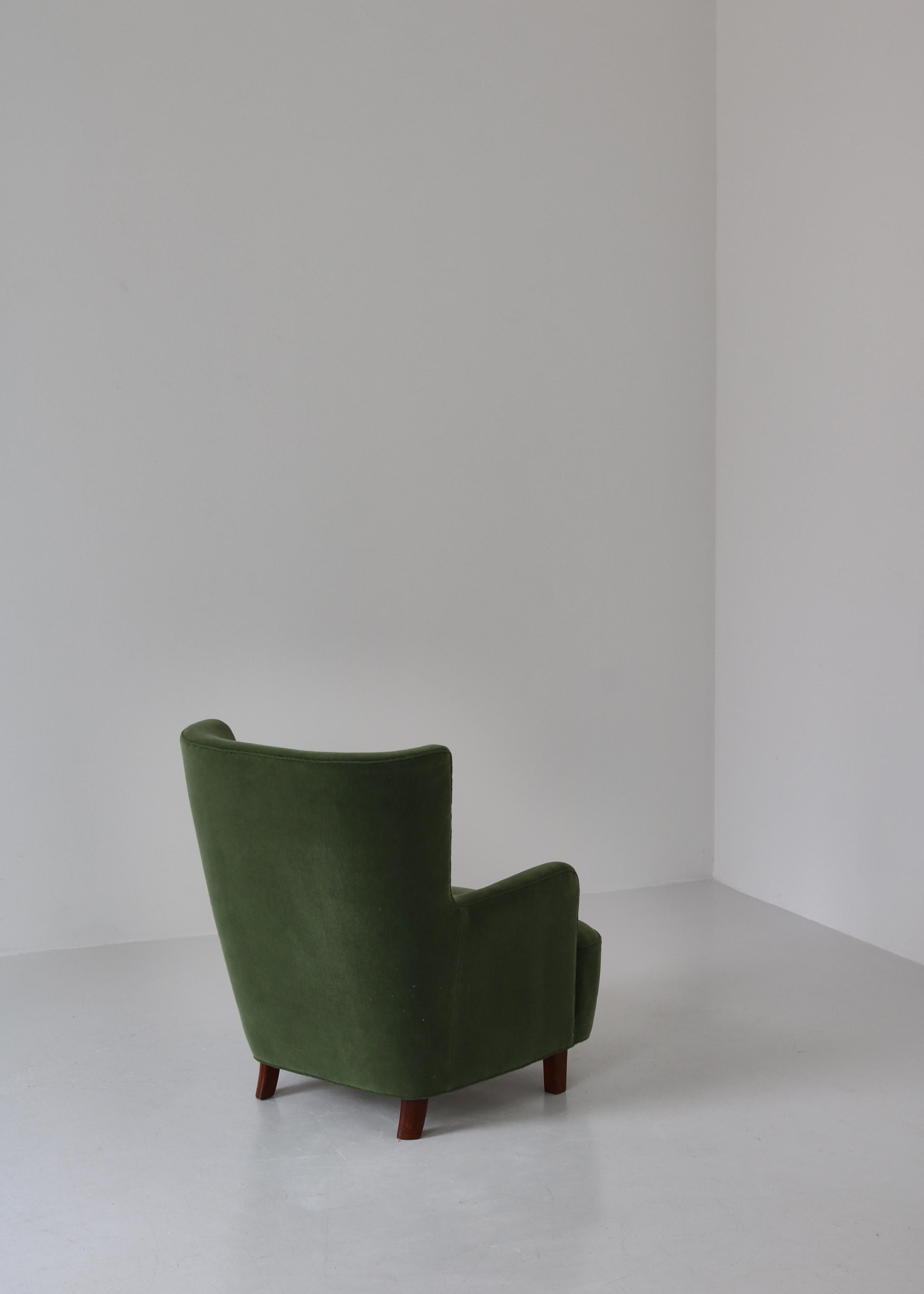 Skandinavischer moderner Fritz Hansen Easy Chair aus grünem Mohair-Samtstoff, 1940er Jahre (Mohairwolle) im Angebot