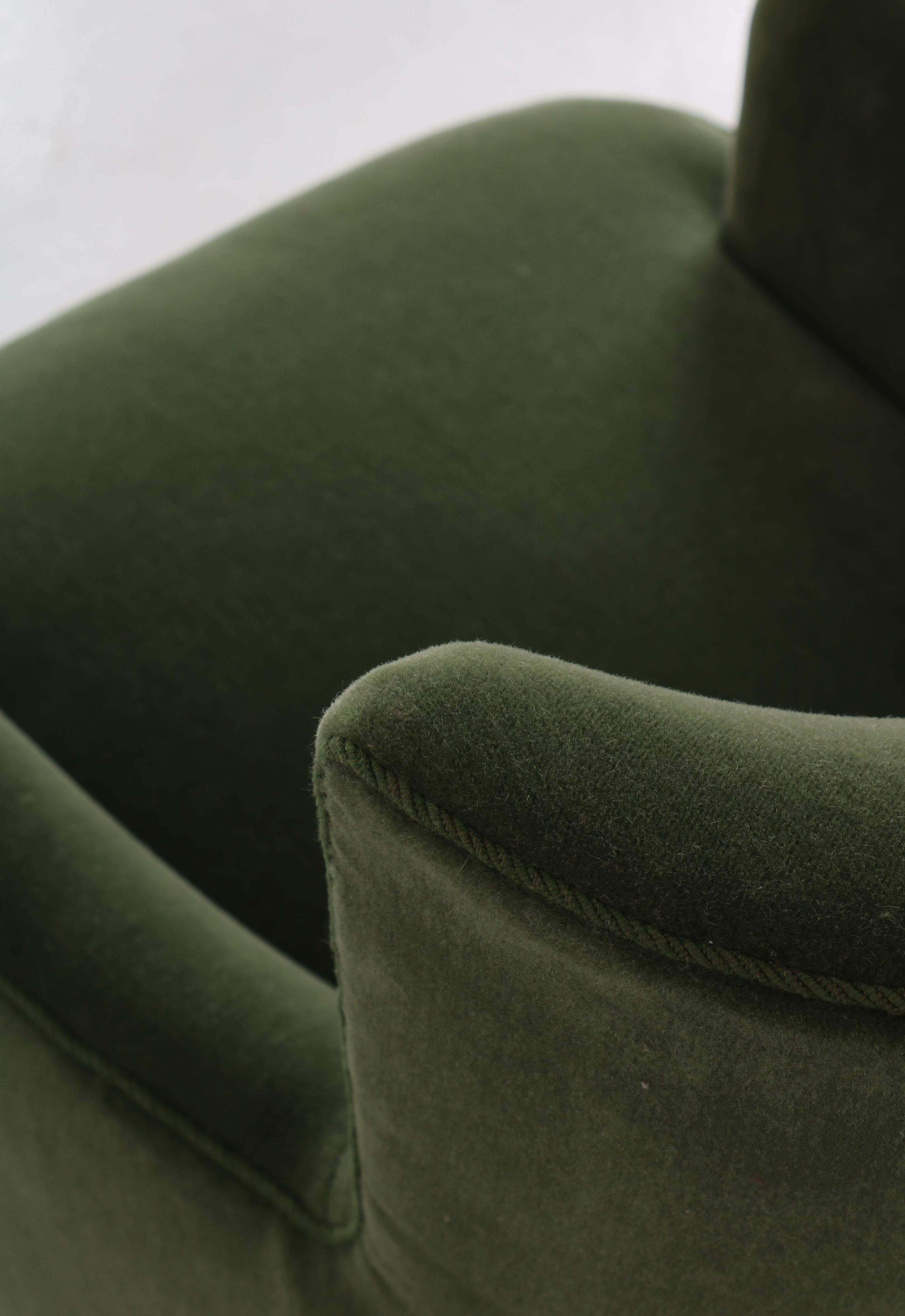 Scandinavian Modern Fritz Hansen Easy Chair Green Mohair Velvet fabric, 1940s For Sale 4