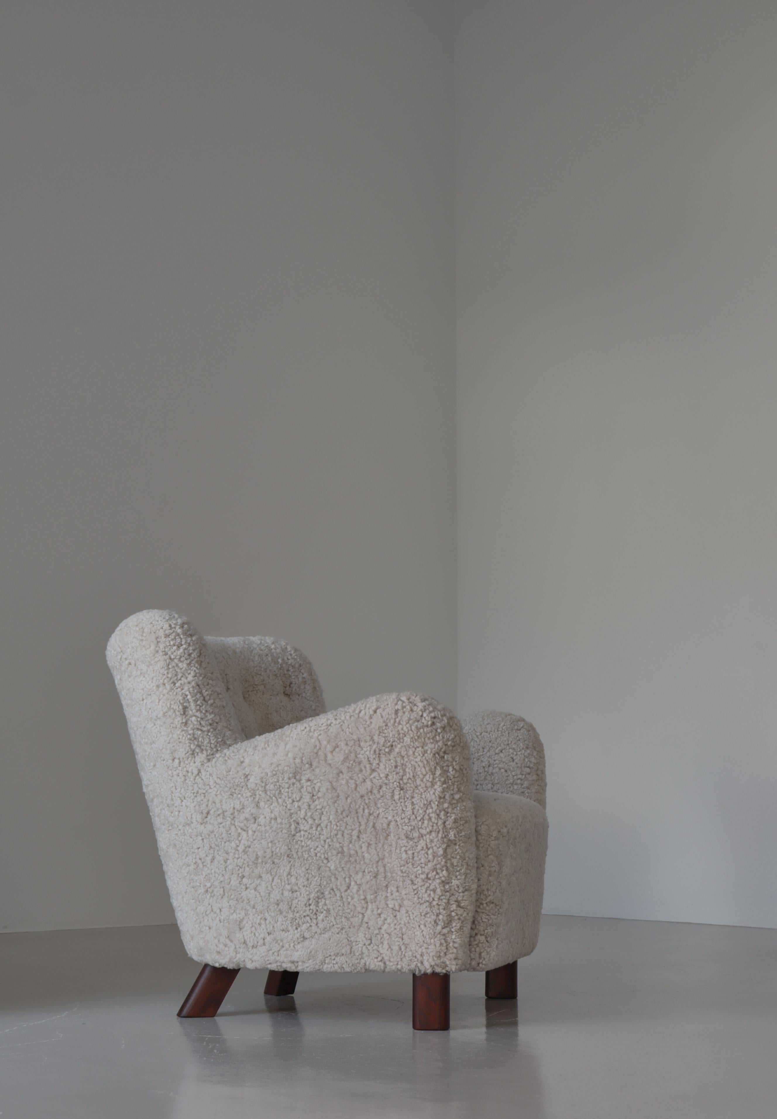 Scandinavian Modern Fritz Hansen Sheepskin Easy Chairs Model FH-1669 For Sale 3