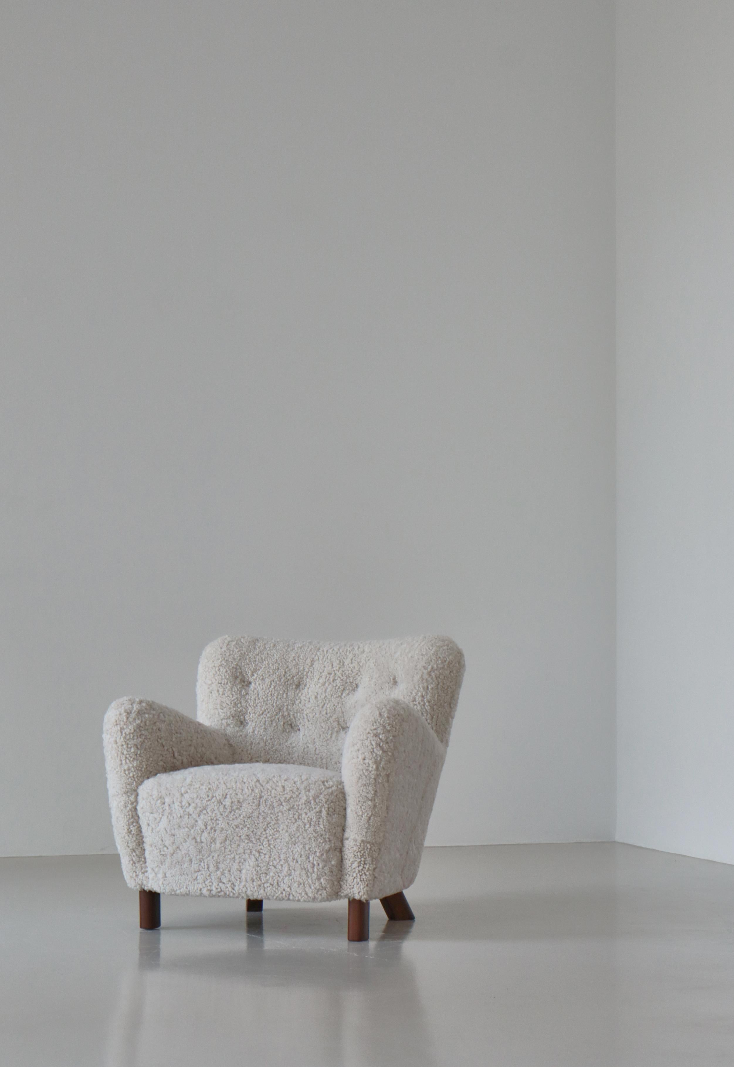 Scandinavian Modern Fritz Hansen Sheepskin Easy Chairs Model FH-1669 For Sale 5