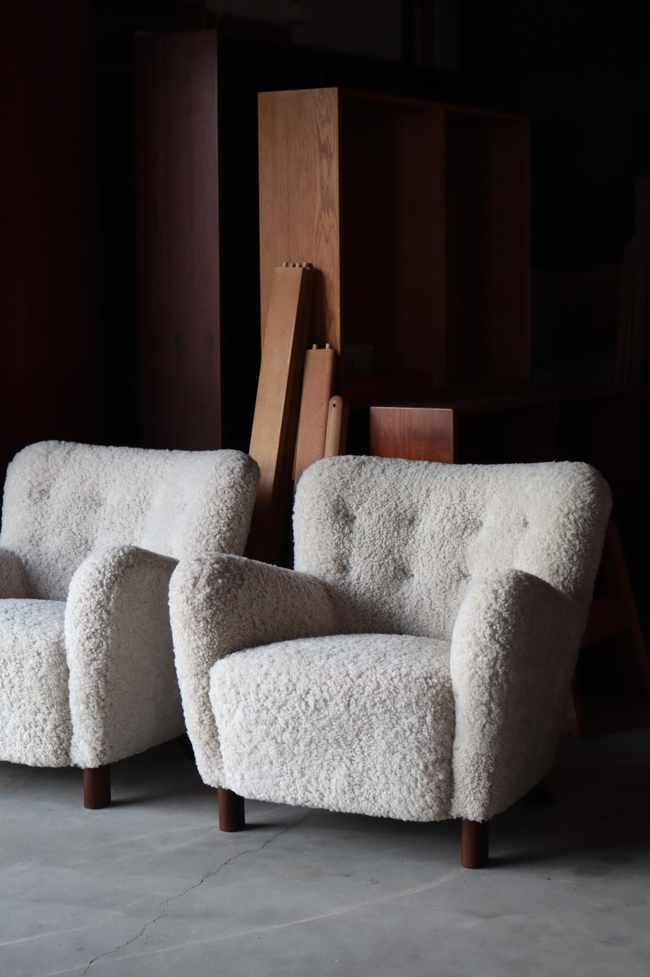 Scandinavian Modern Fritz Hansen Sheepskin Easy Chairs Model FH-1669 For Sale 11