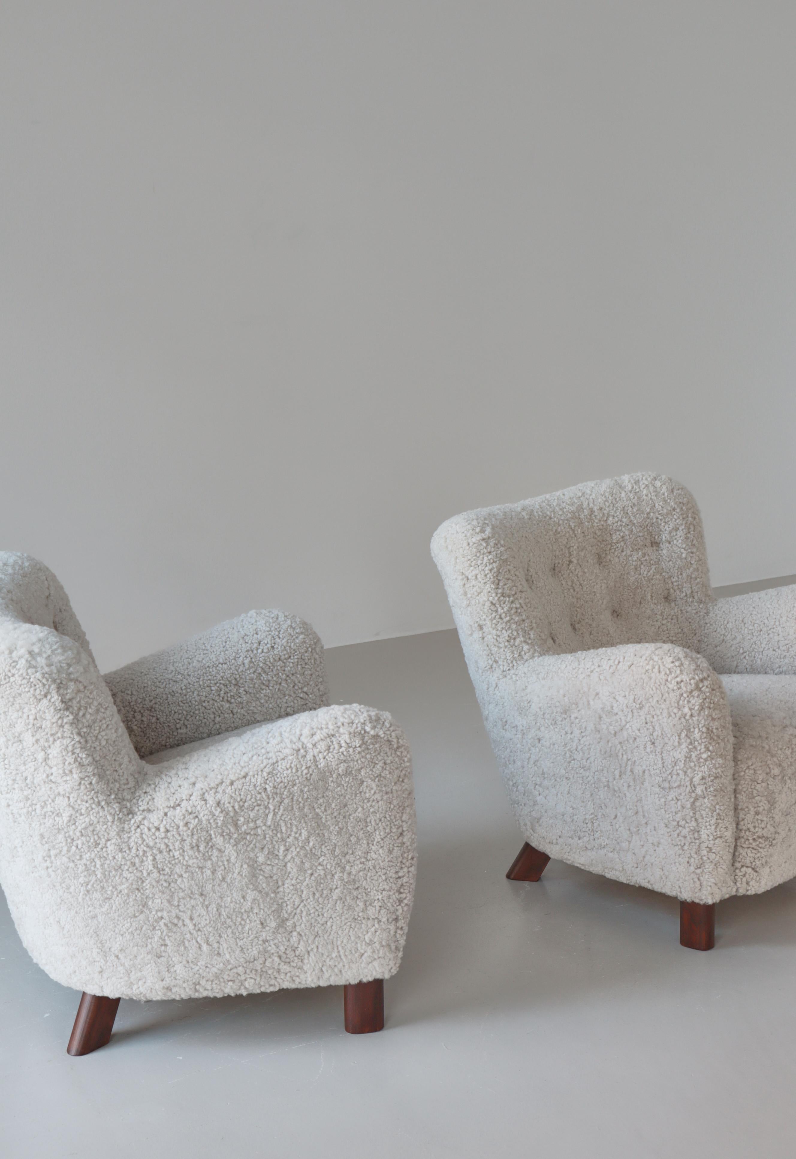 Danish Scandinavian Modern Fritz Hansen Sheepskin Easy Chairs Model FH-1669 For Sale