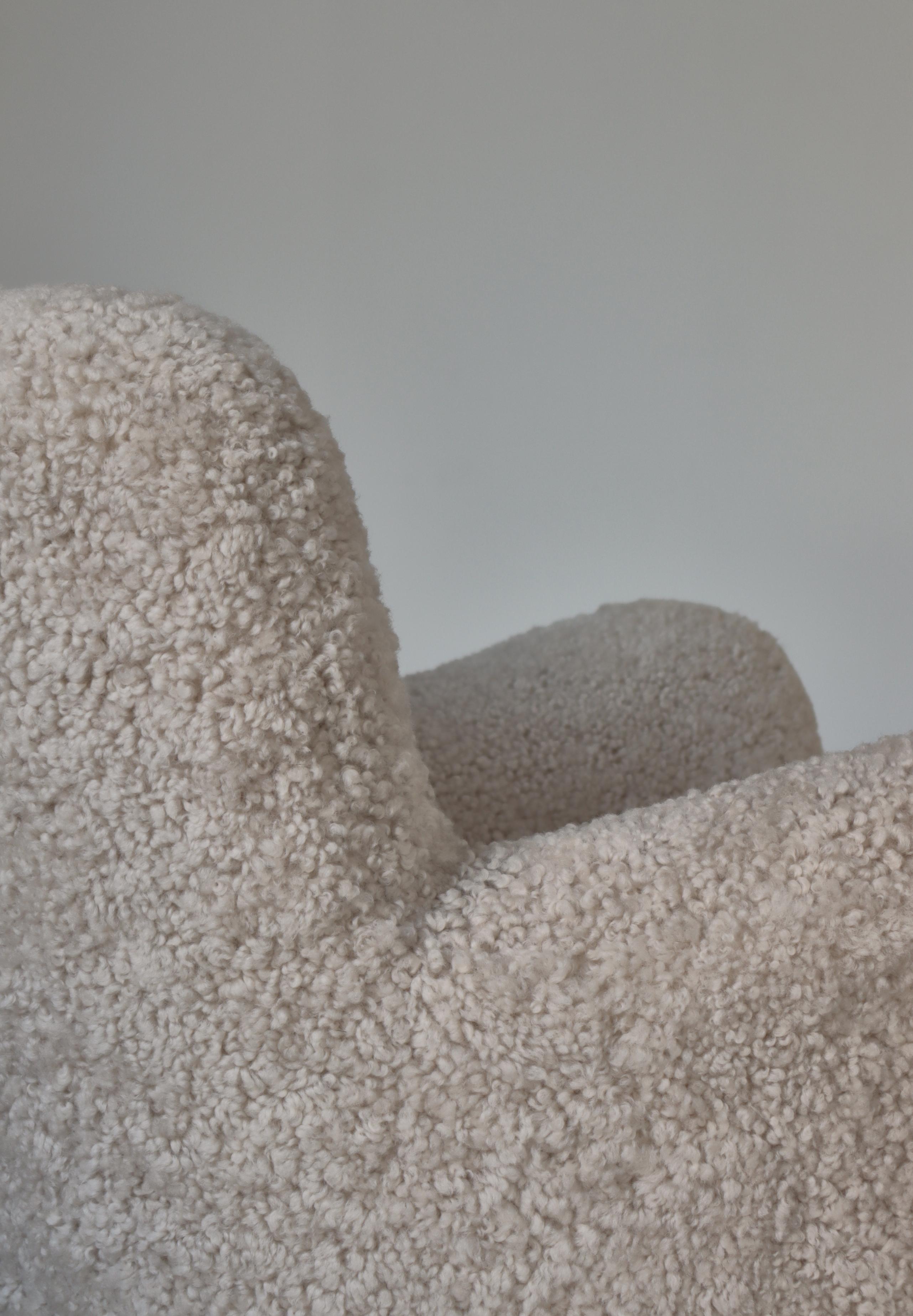 Mid-20th Century Scandinavian Modern Fritz Hansen Sheepskin Easy Chairs Model FH-1669 For Sale