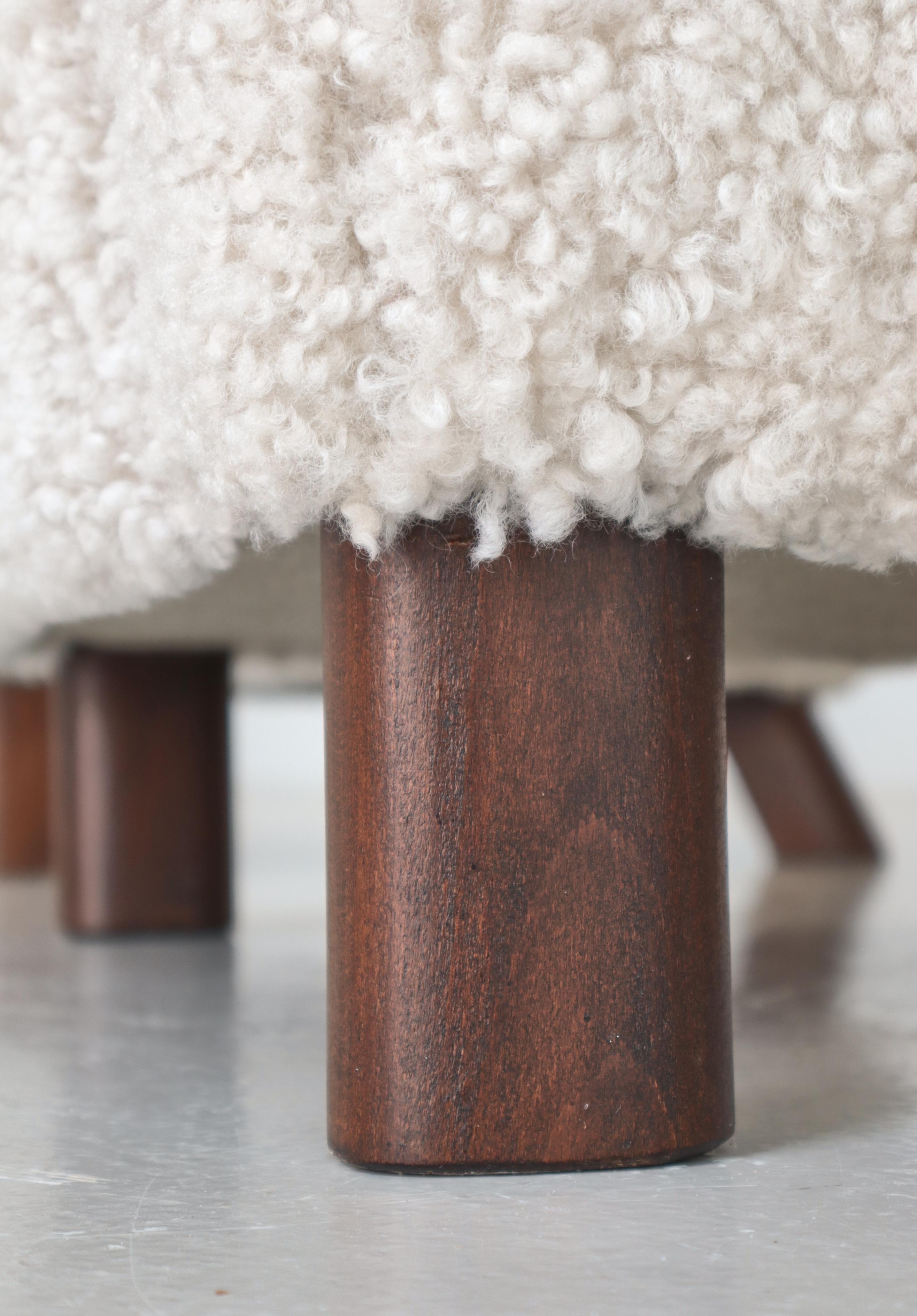 Scandinavian Modern Fritz Hansen Sheepskin Easy Chairs Model FH-1669 For Sale 2