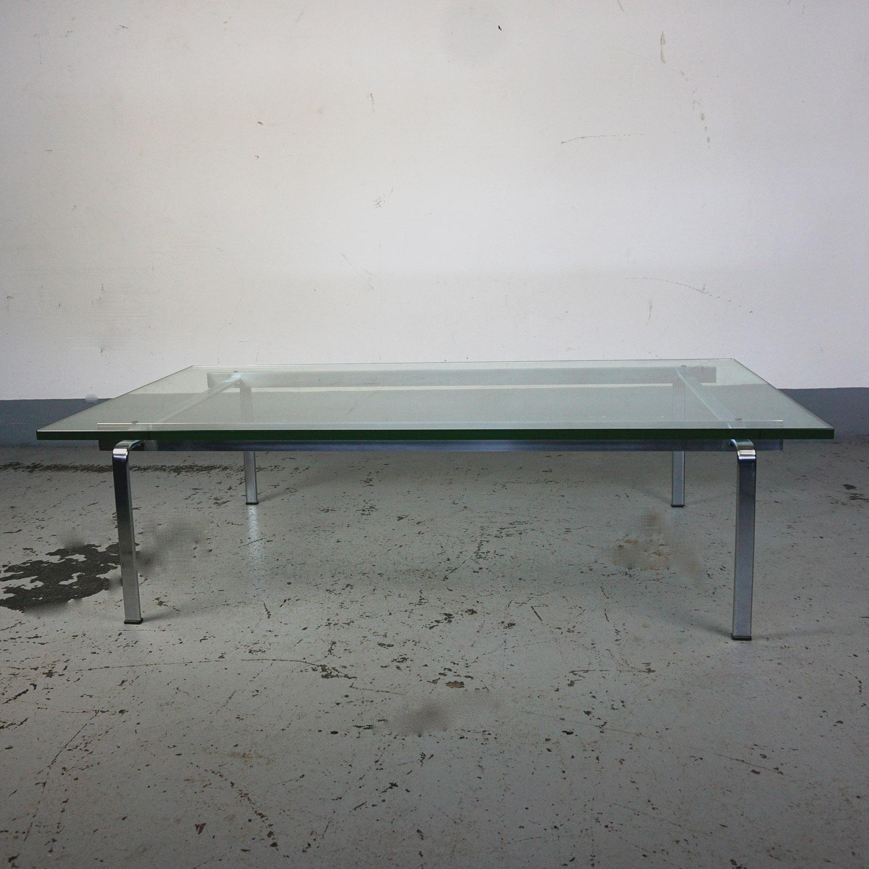 Iconic Scandinavian design, produced circa 1990s by Lange Production Denmark, Mod. FK 91.
This coffee table features a steel frame and a beautiful thick clear glass top. It is the largest Version from this table.
As it has been on storage for