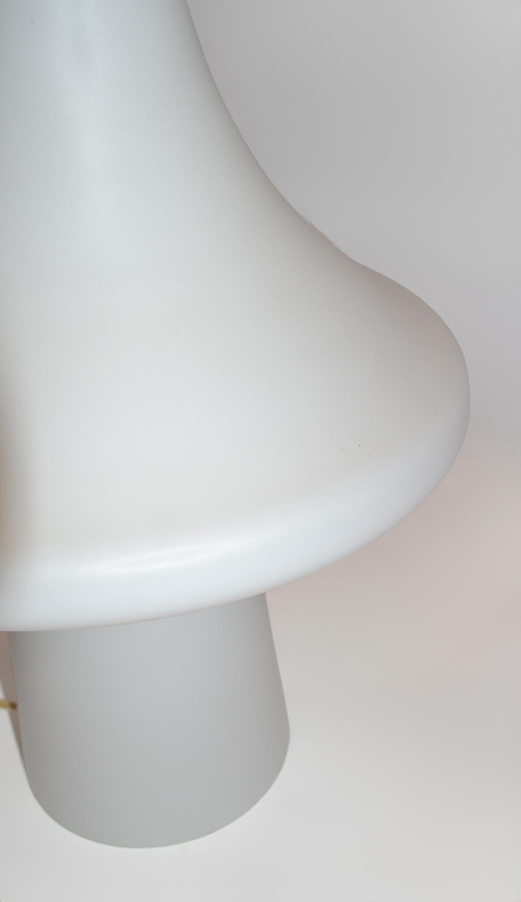 Lámpara de mesa escandinava moderna de cristal, años 70 en venta 1
