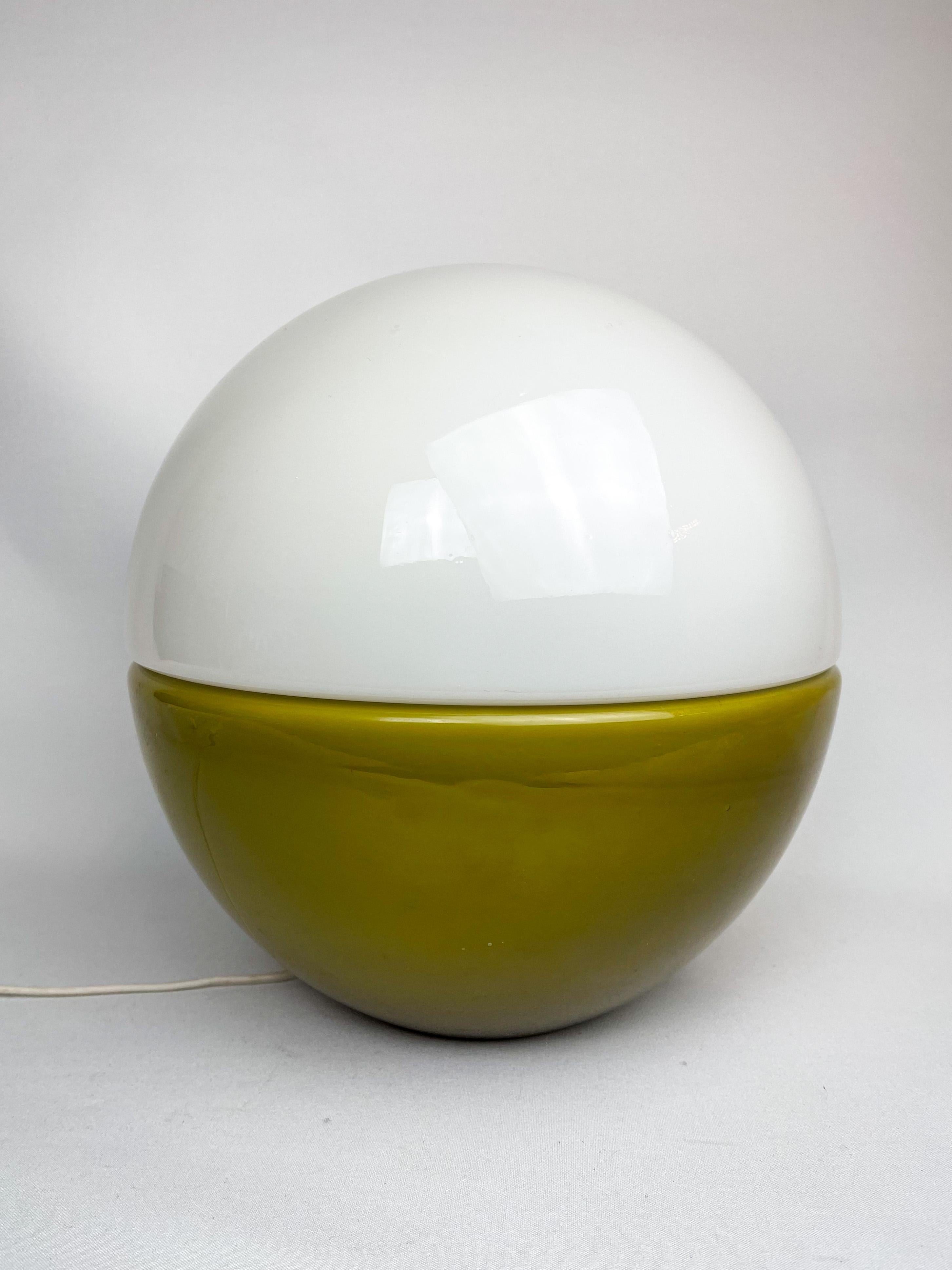 This rare and large Bergboms glass UFO looking table lamp has an Art Deco/1970s look with the touch of Swedish midcentury.
The lamp itself is made with opaline glass top and a heavier colored glass bottom. 

Good working condition.