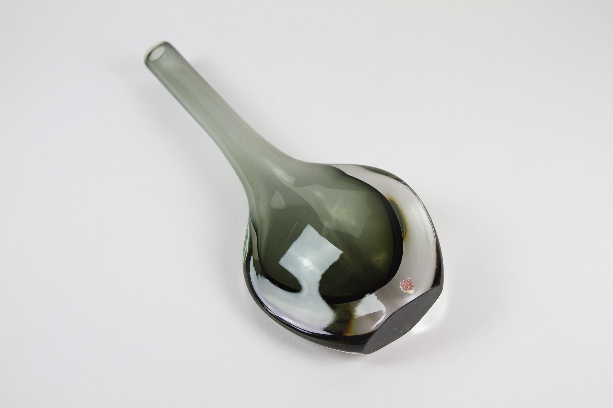 Scandinavian Modern Glass Vase by Nils Landberg for Orrefors, 1950s For Sale 4