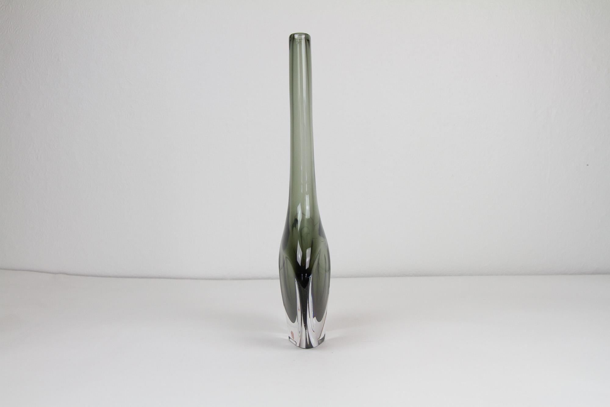 Scandinavian Modern Glass Vase by Nils Landberg for Orrefors, 1950s In Good Condition For Sale In Asaa, DK