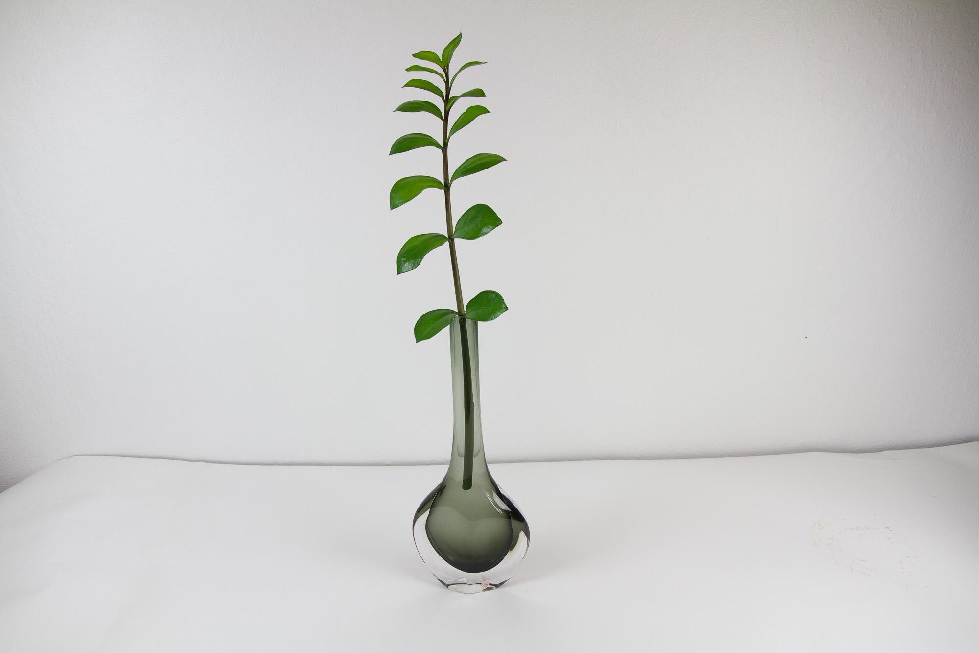 Scandinavian Modern Glass Vase by Nils Landberg for Orrefors, 1950s For Sale 3