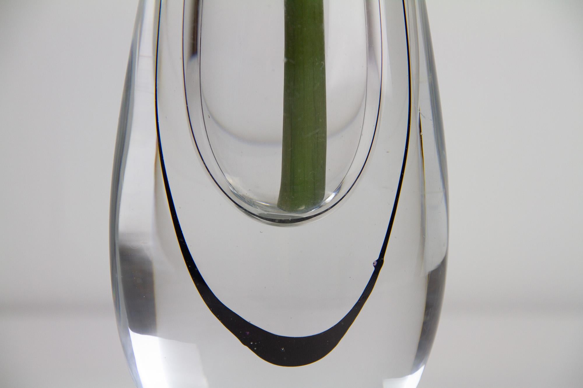 Scandinavian Modern Glass Vase by Vicke Lindstrand for Kosta, 1950s. For Sale 9