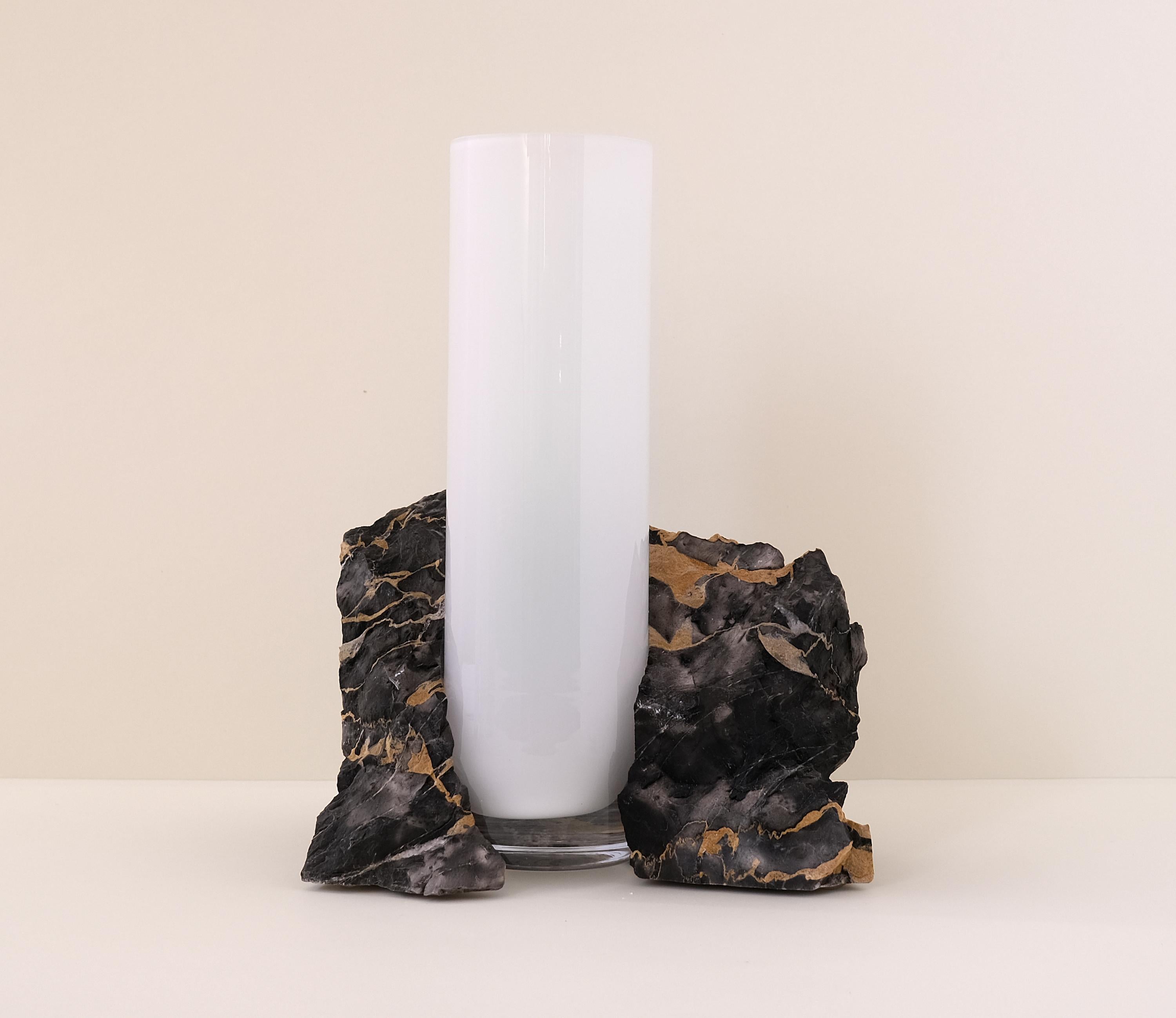 Moderne Vase en verre moderne scandinave, marbre Portoro, d'Erik Olovsson en vente