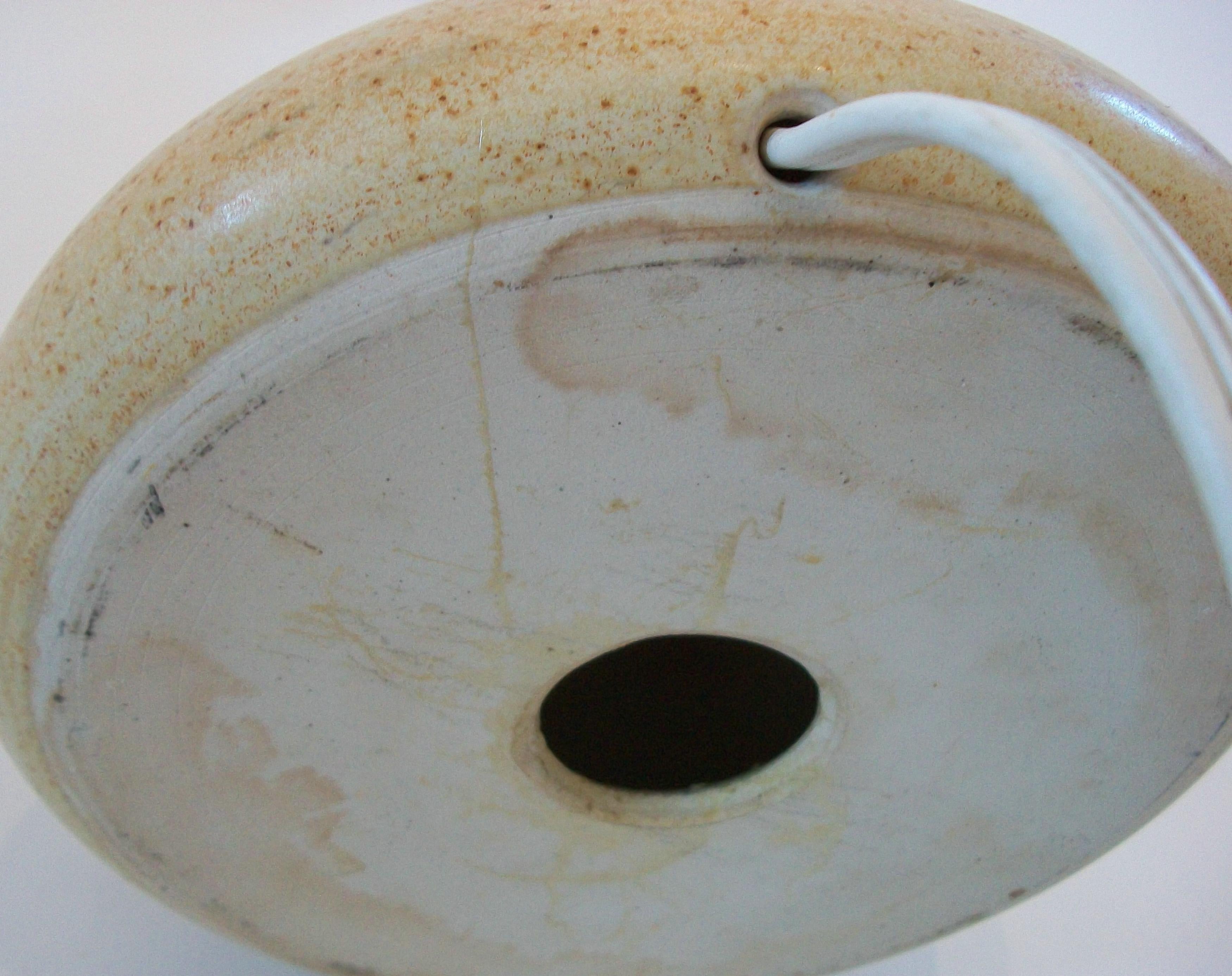 Skandinavische moderne glasierte Studio-Keramik-Tischlampe - Dänemark - CIRCA 1960's im Angebot 2