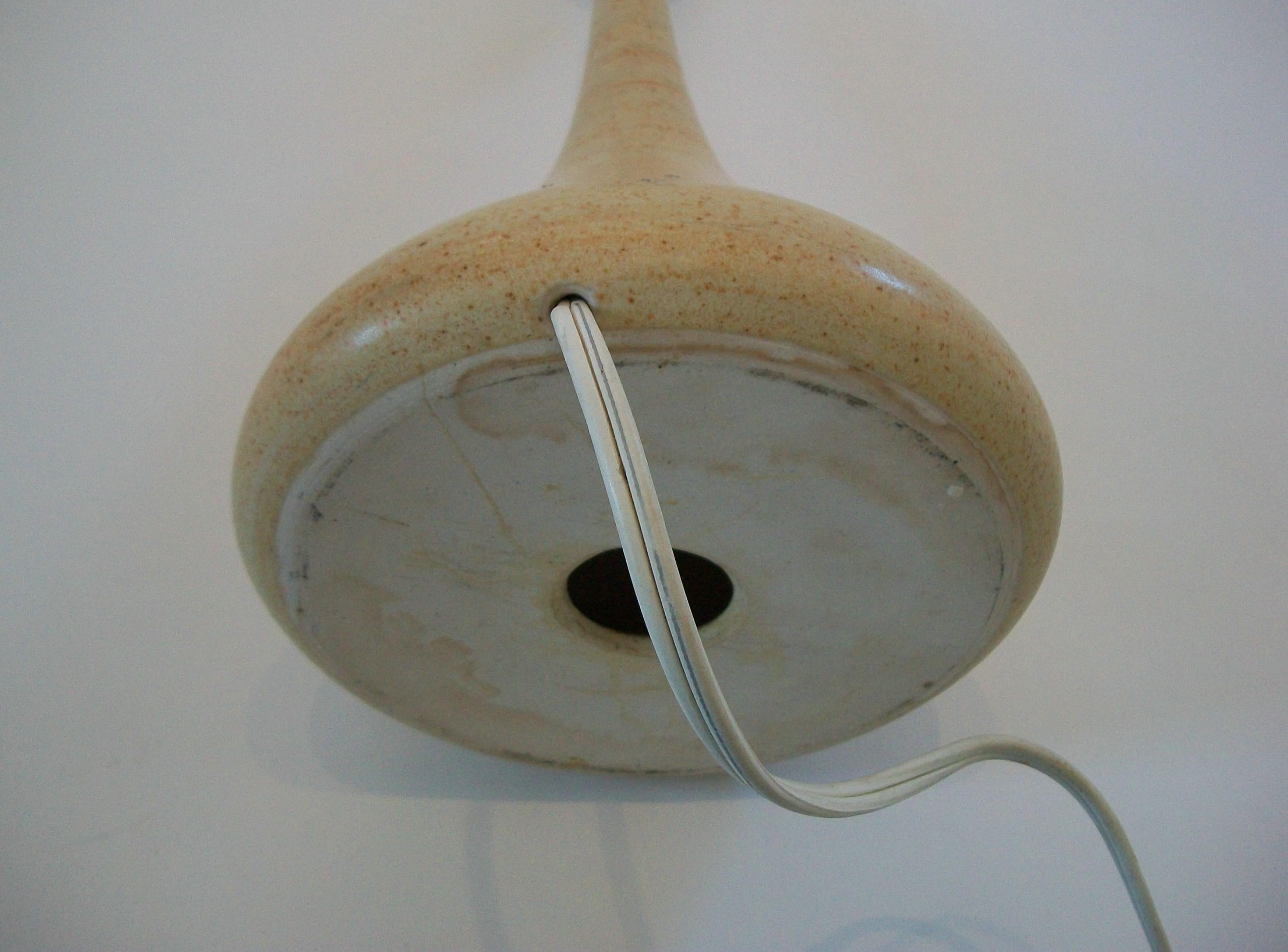 Skandinavische moderne glasierte Studio-Keramik-Tischlampe - Dänemark - CIRCA 1960's im Angebot 1