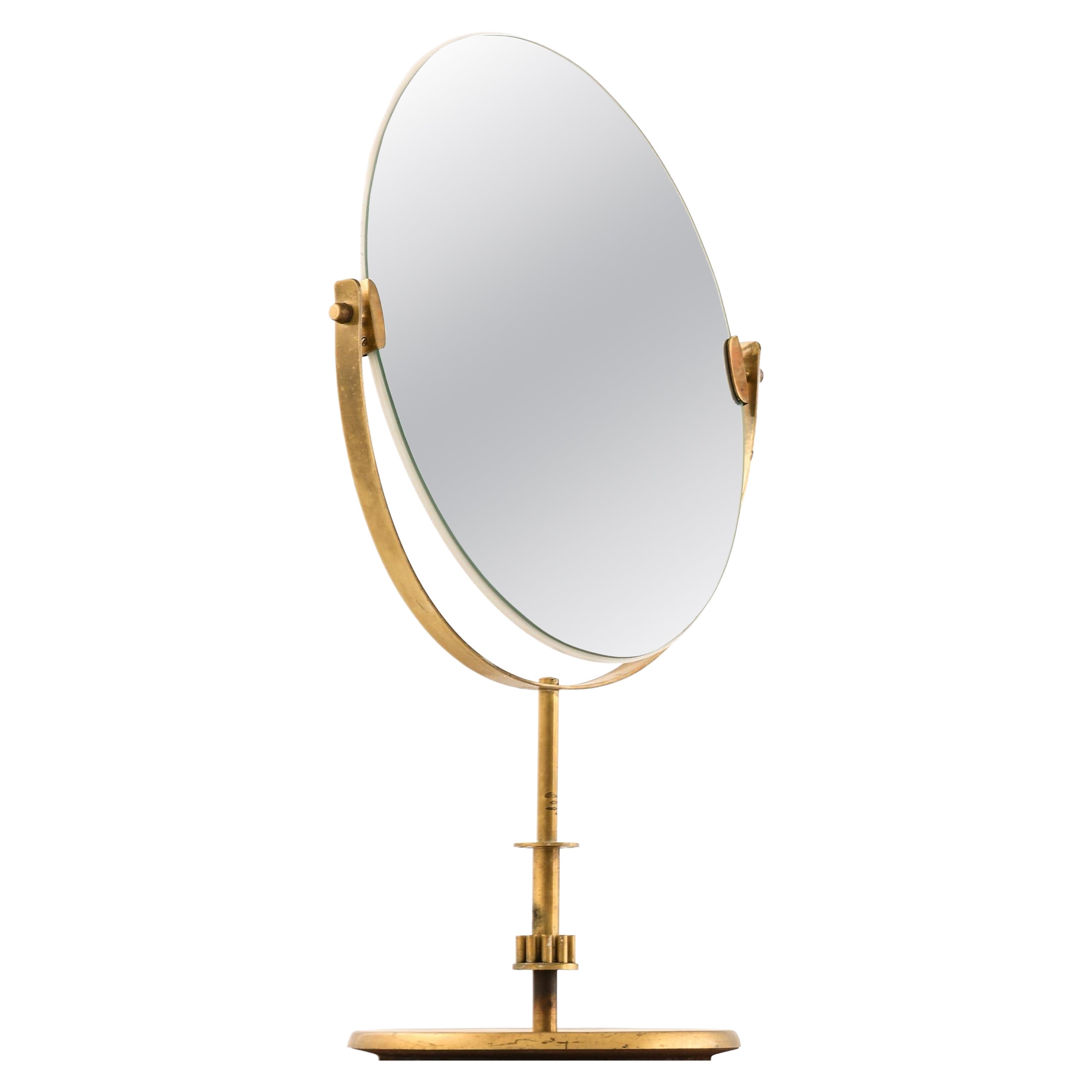 Espejo de mesa escandinavo moderno dorado en latón, años 50