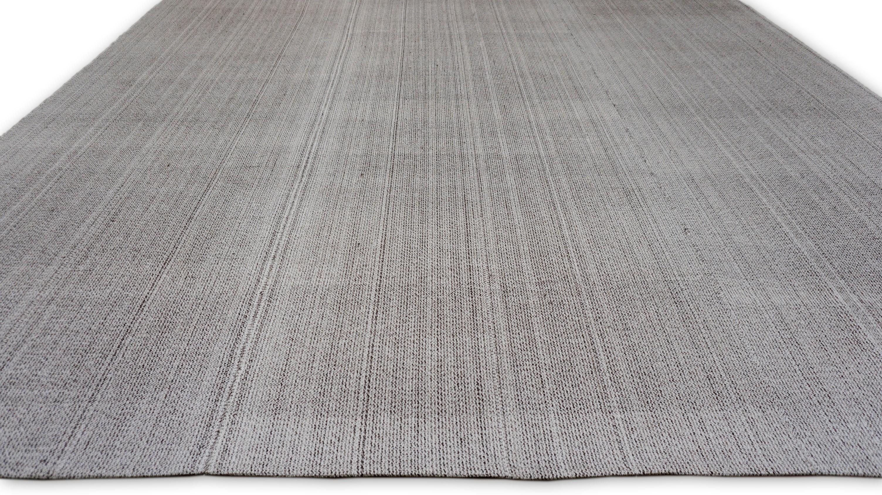 Minimalismo Tappeto a tessitura piatta in lana Scandinavian Modern Gray, White and Tan 10'4''x13'3'' in vendita