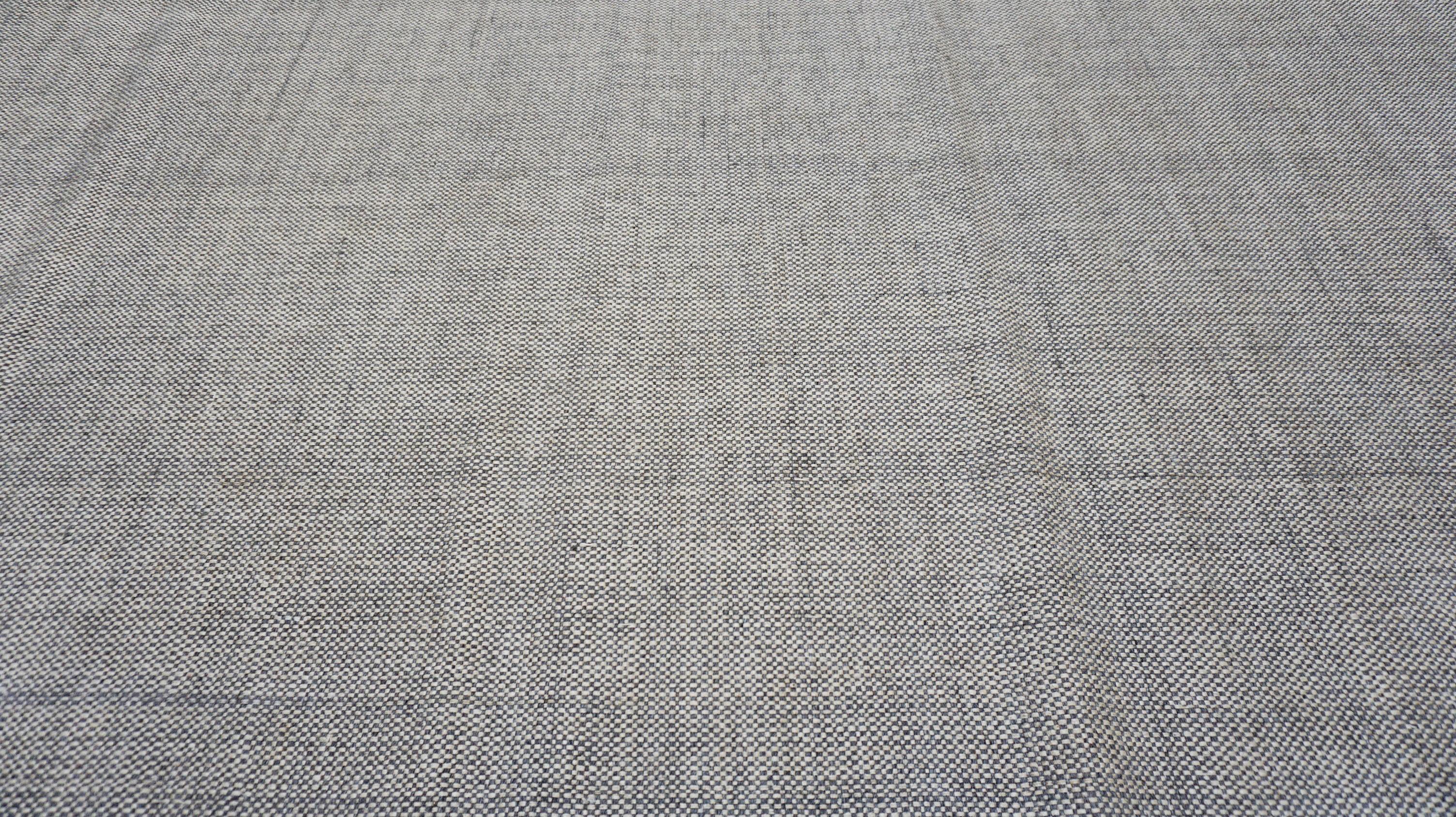 Kilim escandinavo moderno de lana de color gris 9'6''x14'4'' Tejido a mano en venta