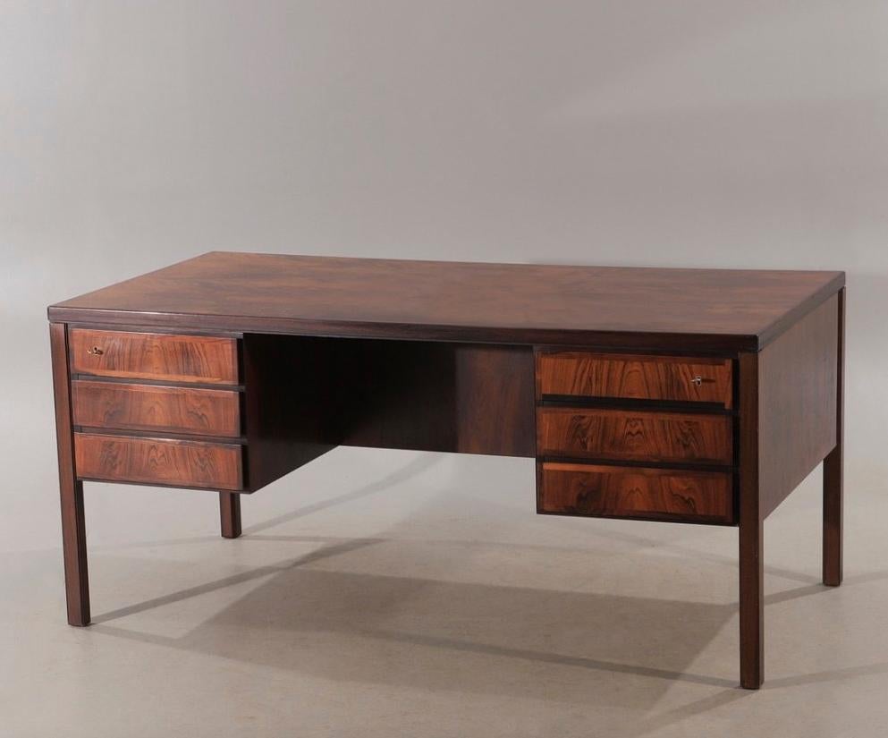Skandinavischer moderner Gunni Omann-Schreibtisch aus Rosenholz (Skandinavische Moderne) im Angebot