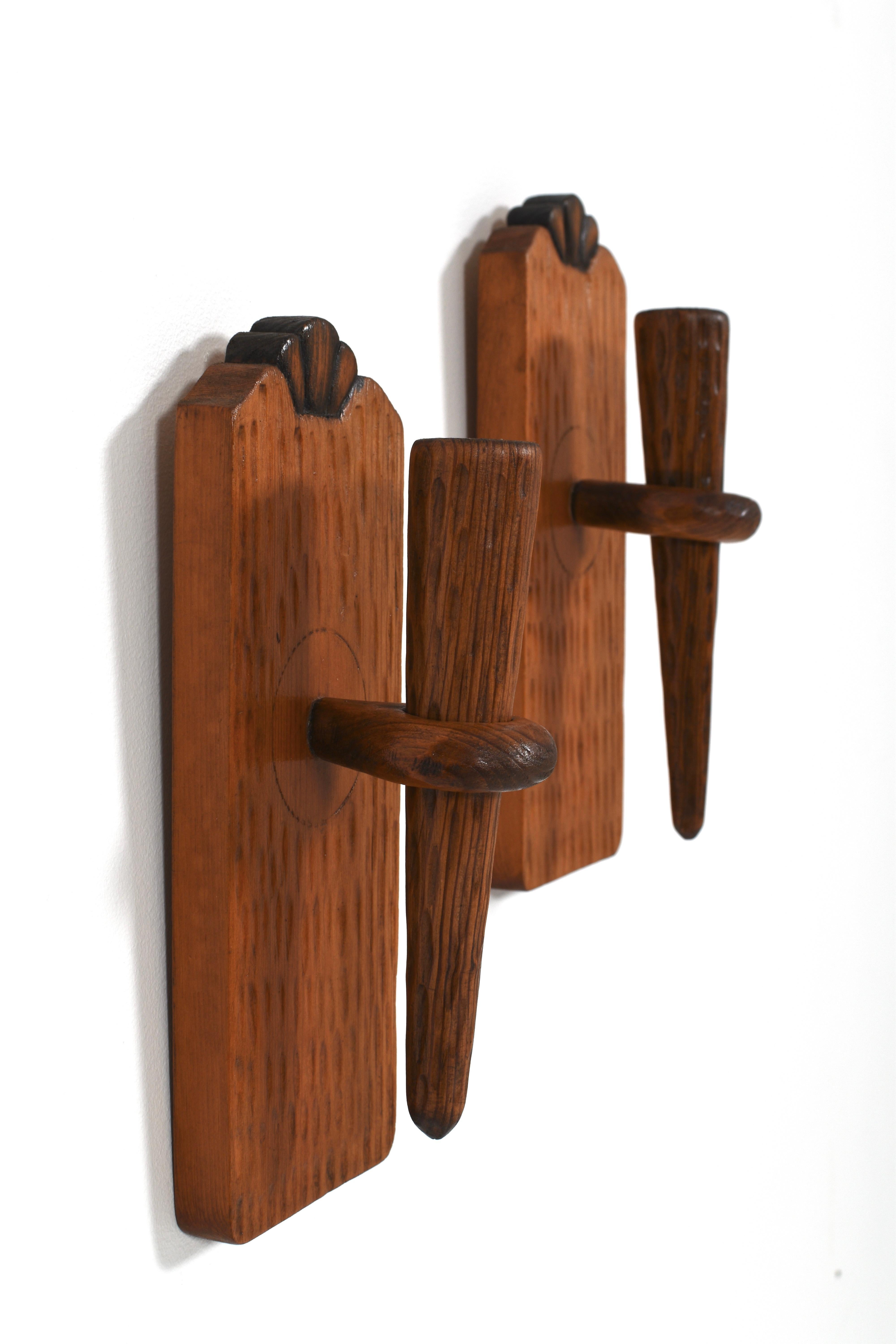 Scandinavian Modern Hand-Carved Wall Candle Holders in Pine, Sweden, 1940s In Good Condition For Sale In Göteborg, SE