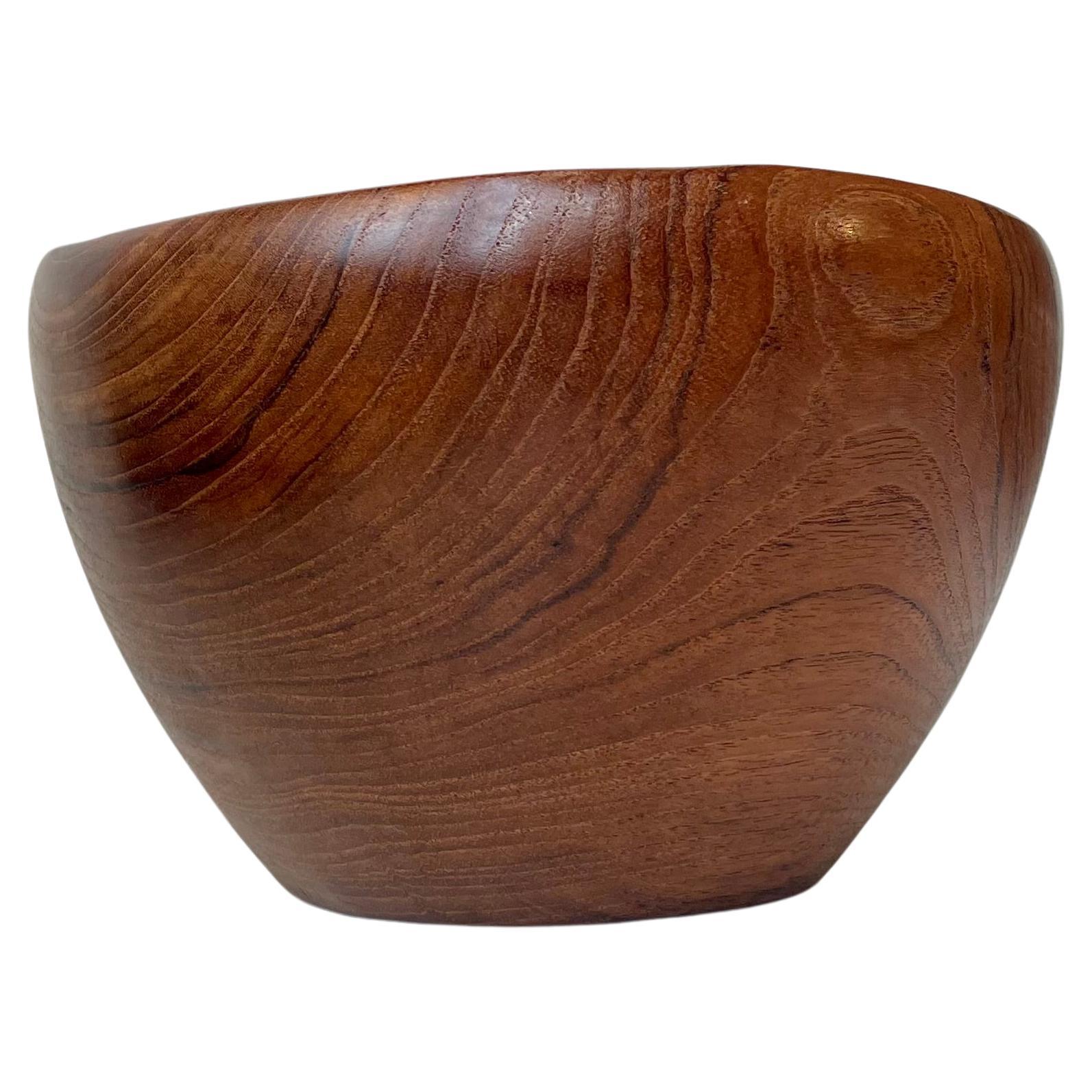 Scandinavian Modern Hand-turned Freeform bowl in Teak, ESA 1950s