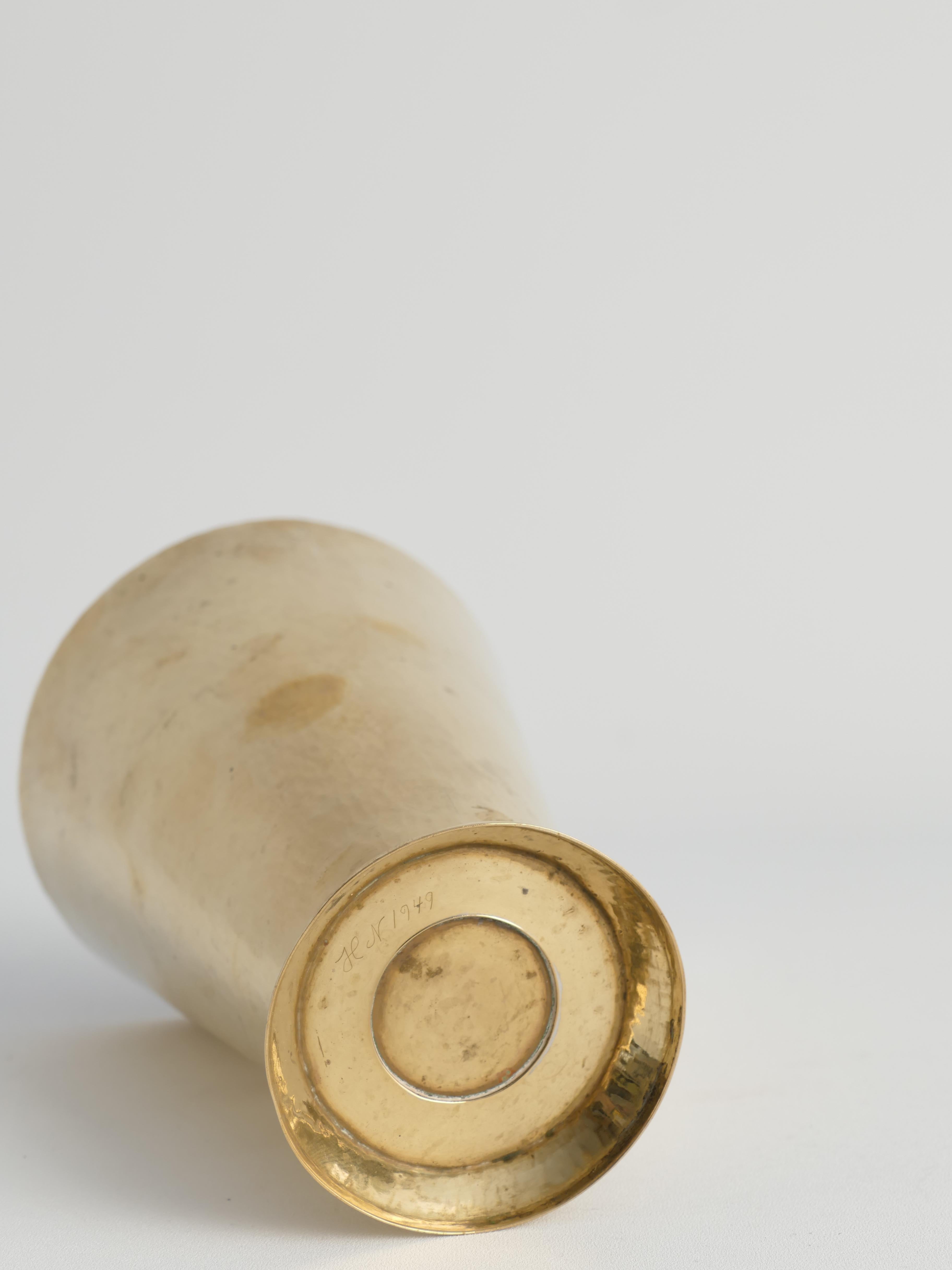 Ottone The Modern Scandinavian Vaso conico in ottone fatto a mano, Svezia 1949 in vendita